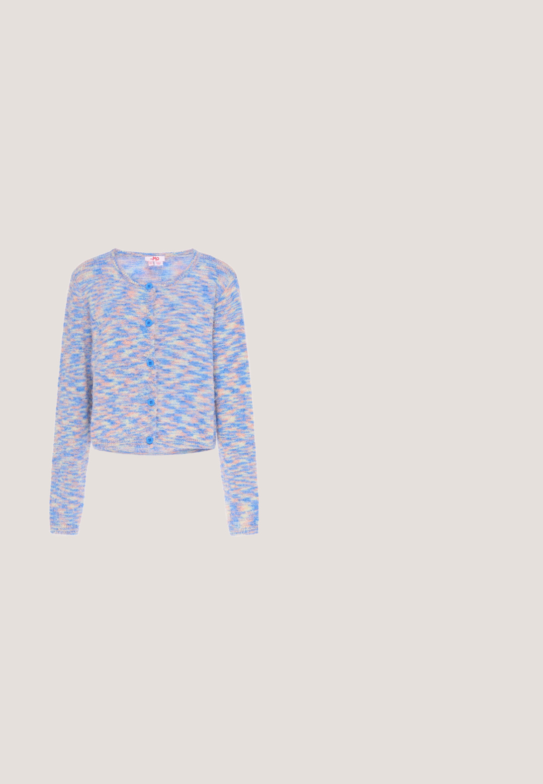 Strik cardigan med lange ærmer, rund halsudskæring, blå knapper og blødt multicolor mønster i pastelblå, pink og creme nuancer.; Lyseblå bluse med firkantet udringning og puffede ærmer. Har samlet stof og delikat blondekant langs ærmeenderne.; Blåt- og hvidstribet flæse-tieret nederdel med rynket taljebånd, designet til et afslappet eller sommerligt look.; Kraftig hvid sneaker med pastelrosa, blå og orange detaljer, tyk sål, snørelukning foran og mærket trækflap på hælen.; Lyserød, blank hårtilbehør formet som en stor sløjfe, med en glat overflade og et tyndt bånd til at sikre den på plads.; Lyserød hjerteformet lædermøntpose med håndledsrem og guldlås, mærket med lille gyldent "Furla"-tekst.