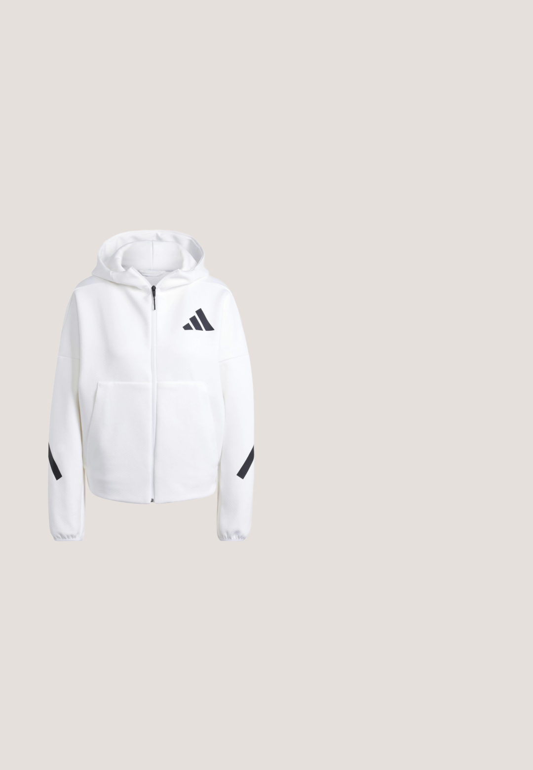 Weißer Reißverschluss-Hoodie mit schwarzen Akzenten, großen Fronttaschen, weichem Textilgewebe und lockerer Passform. Mit Kapuze und Markenlogo auf der Brust.; Hellrosa kurzärmeliges T-Shirt mit Rundhalsausschnitt und einem dezent geprägten Adidas-Logo in der Mitte der Brust, vor weißem Hintergrund.; Hellgraue und cremefarbene Sportshorts aus einem glatten Material. Elastischer Bund mit seitlichen Taschen und einem kleinen weißen Logo am linken Bein.; Leichter lila Sportsschuh mit einem strukturierten Mesh-Obermaterial, silbernen Akzenten, einer klobigen, hellen Sohle und „LIGHTSTRIKE“-Branding.; Pinke Tragetasche aus glänzendem Material, mit großem schwarzem Adidas-Logo auf der Vorderseite, zwei oberen Griffen und einem Reißverschlussverschluss.; Pinkes Edelsteinkette, bestehend aus kleinen, runden und unregelmäßig geformten Perlen mit einem Verschluss und Verlängerungskette, texturierte Oberfläche.