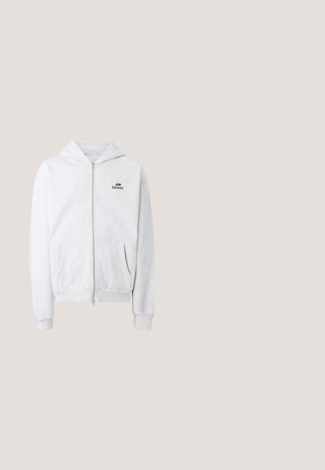 Hele hall zip-up kapuutsiga dressipluus ees taskutega ja väikese musta "bareen" logoga rinnal, millel on soonikkoes varrukasääred ja alumine äär.; Oliivroheline lühikeste varrukatega T-särk, ümar kaelus, valmistatud pehmest tekstureeritud kangast. Lihtne disain ilma nähtavate mustrite või kaunistusteta.; Mustad sirge lõikega puuvillased püksid, mis on varustatud nööbiga esiküljel, standardsete taskutega ja minimaalse tekstuuriga.; Valge Calvin Kleini toss, millel on ees paelad ja musta ning kummist pruunika tallaga, eksponeeritud moodsas sisealal klaasplokkide taustal.; Mustade raamiga päikeseprillid raamita, sinakaslilla peegelpinnaga läätsedega, mis asuvad heledal pinnal.; Must vöökott punase tõmblukuga ja esiküljel ristkülikukujuline „montagne" logomärk, millel on päike ja triibud.