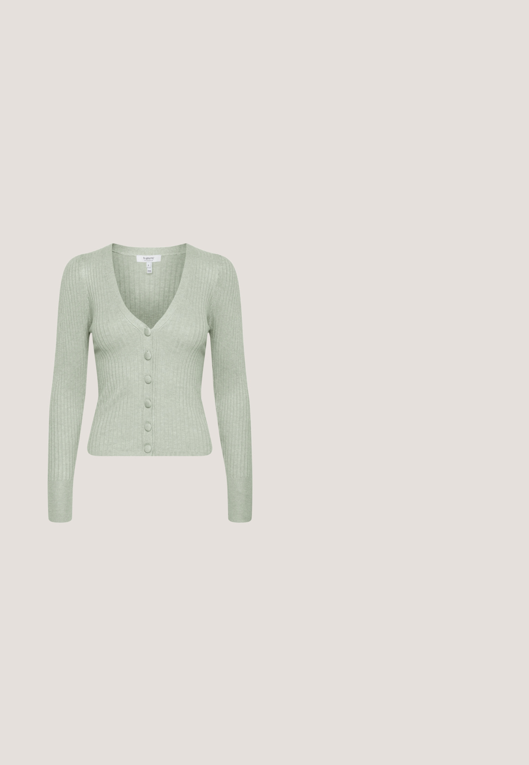 Gilet vert côtelé avec un décolleté en V, des manches longues et six boutons sur le devant, fabriqué en tissu doux avec une finition texturée.; Haut blanc à manches longues côtelé avec manches en dentelle, empiècement en dentelle et un grand noeud en dentelle noué au cou.; Jupe crayon en tricot de couleur vert menthe clair avec une texture à côtes verticales, forme ajustée et ceinture lisse. Idéale pour une tenue décontractée ou formelle.; Chaussure à talon kitten en cuir blanc avec bout pointu et détail décoratif doré à l'avant, bride ajustable avec boucle.; Sac à main en simili cuir rose avec un design structuré, une poignée supérieure, un rabat avant et des détails en métal argenté.; Boucles d'oreilles en perles blanches rondes avec une finition lisse, dotées de tiges en argent pour un port sécurisé. Design simple et élégant.