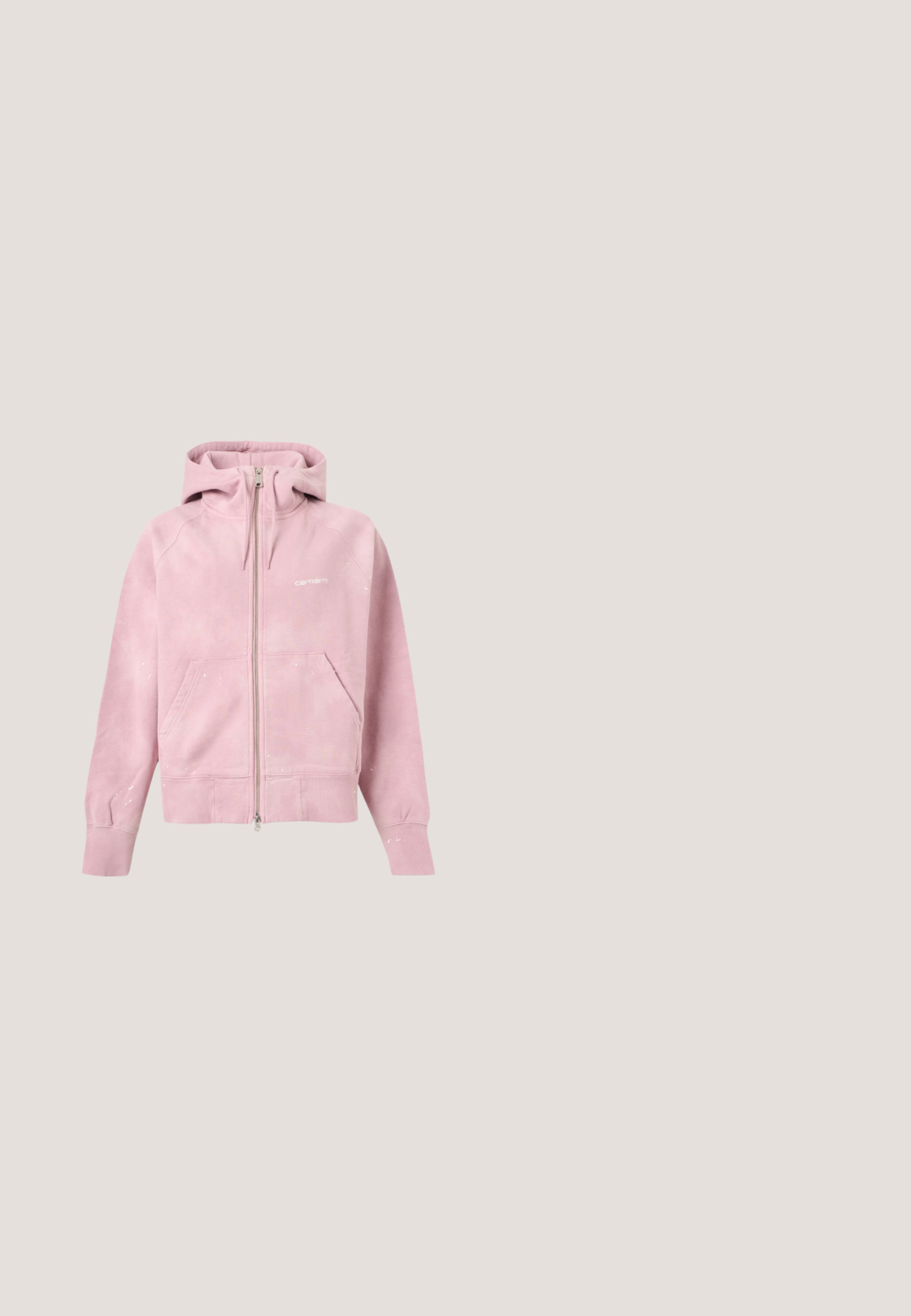Sudadera ligera rosa con cremallera, bolsillos delanteros, capucha con cordón, puños acanalados y pequeño logo blanco en el pecho.; Camiseta de algodón de manga corta en un brillante color rosa, con un bolsillo en la parte delantera y un cuello redondo. Textura suave y corte relajado.; Pantalones de pierna ancha rosas con rayas blancas verticales, cinturilla elástica, tejido ligero y un ajuste relajado para mayor comodidad.; Zapatilla deportiva de color rosa brillante con malla y detalles metálicos, suela gruesa y texturizada, cierre de cordones en la parte delantera y lengüeta en el talón sobre un fondo liso.; Bolso de tela tie-dye en rosa y verde suave con asa anudada y un pequeño neceser de piel rosa a juego con cremallera al lado.; Collar de oro con nueve colgantes en forma de corazón que presentan intrincados diseños de filigrana sobre un fondo claro y liso.