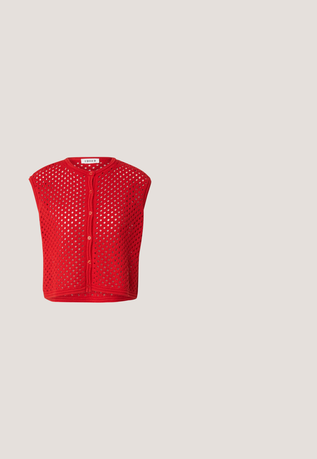 Rode, kortemouw gebreide cardigan met een textuur en open ontwerp en ronde hals. Heeft een sluiting met knopen aan de voorkant en een ronde zoom.; Rood gebreid shirt met korte mouwen, ronde hals, geribbelde kraag en een merklabel aan de binnenkant van de achterste halslijn.; Rode wijde broeken van een gladde stof, met een knoopsluiting en voorplooien, zijzakken en een op maat gemaakte uitstraling.; Rode patenten leren slingback schoen met een ronde neus, dubbele gespaccents en een vlakke zwarte zool. Inclusief zij-invoegen voor ventilatie.; BALAGAN ROHA - Handtas - poppy red; Gouden sieradenset met rood hartvormige stenen, bestaande uit een verstelbare ketting, een open ring en een paar oorringen.