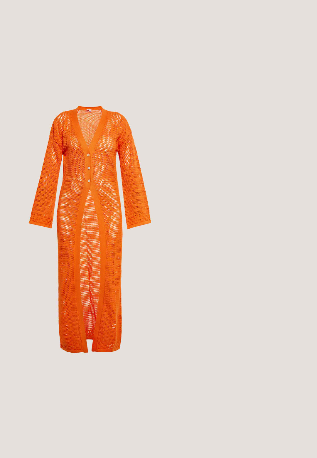 Long cardigan orange en maille ajourée avec boutons, manches longues et col en V, s'étendant jusqu'au milieu du mollet.; Top court asymétrique orange avec une seule bretelle. Fabriqué en tissu côtelé avec une texture lisse et un design ajusté.; Jupe midi orange en tricot avec un design en maille. Dotée d'une taille ajustée et d'une finition légère et texturée.; Sandales plateforme orange avec un talon carré, une large sangle sur l'orteil et une sangle à cheville avec boucle. Fini lisse et brillant.; Sac à épaule en simili cuir jaune végan avec un rabat, un fermoir logo et une bandoulière amovible portant "MARC" en gras. Texture lisse, forme rectangulaire.; Boucles d'oreilles créoles en or ornées de perles superposées de couleurs orange, rose, pêche et bleu sarcelle, disposées en forme d'éventail.