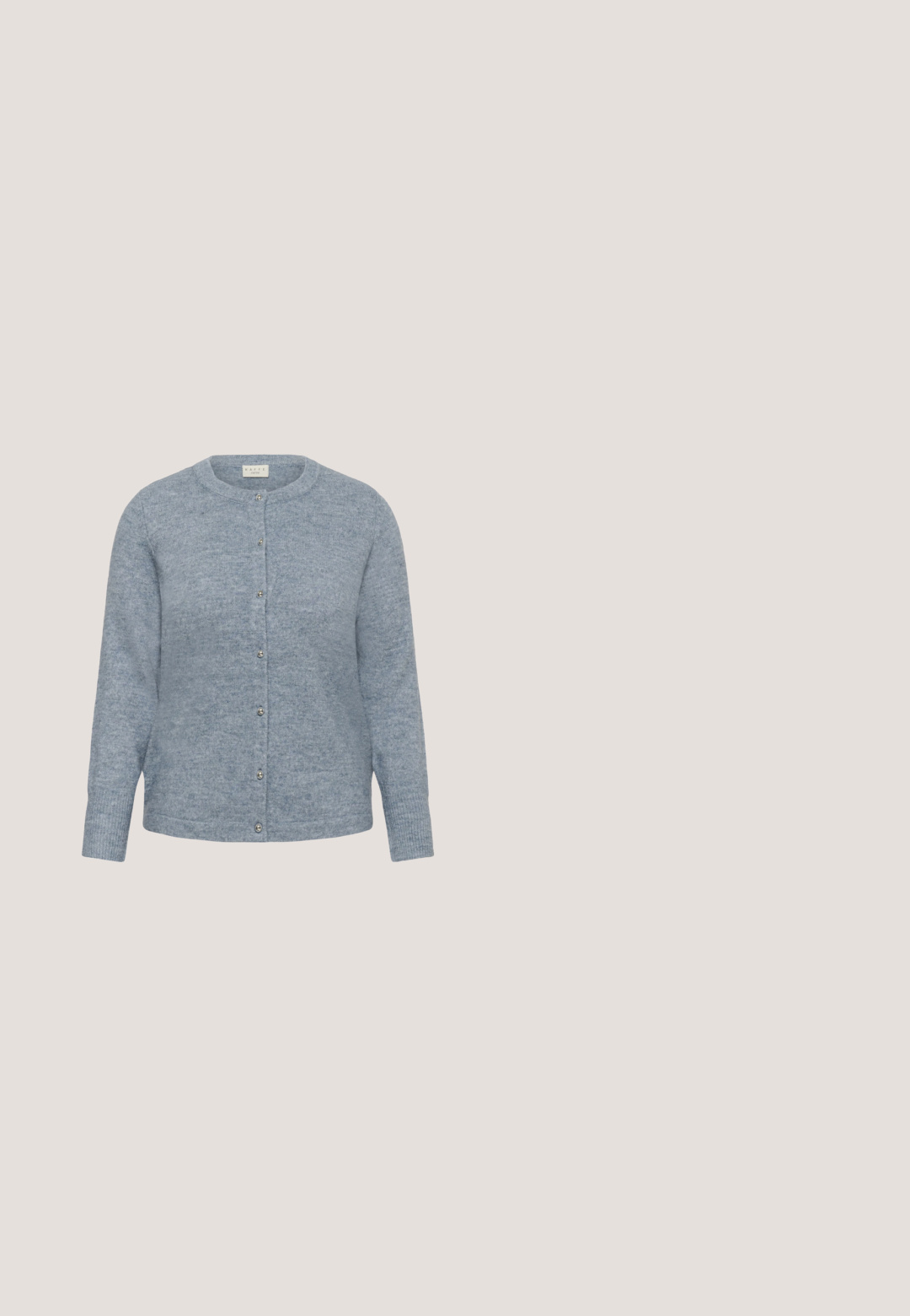 Lichtblauwe cardigan van zacht materiaal, met een ronde hals, lange mouwen en een knoopsluiting aan de voorkant met metalen knopen.; Kaffe Curve KCMINA - T-shirt basic - windward blue; Blauwe denim skinny jeans met een hoge taille, vijf zakken en een ritsluiting. De stof heeft een licht vervaagde textuur met contrasterende stiksels.; Lichtblauwe sportschoen met een glad bovenwerk, witte zool, zes oogjes en subtiele stiksel-details. Afgeronde neus en gevoerde hiel.; Lichtblauwe leren crossbodytas met verstelbare riem, voorvak met ritssluiting en zilverkleurige hardware.; Heideman BRUTI - Oorbellen - silberfarben poliert