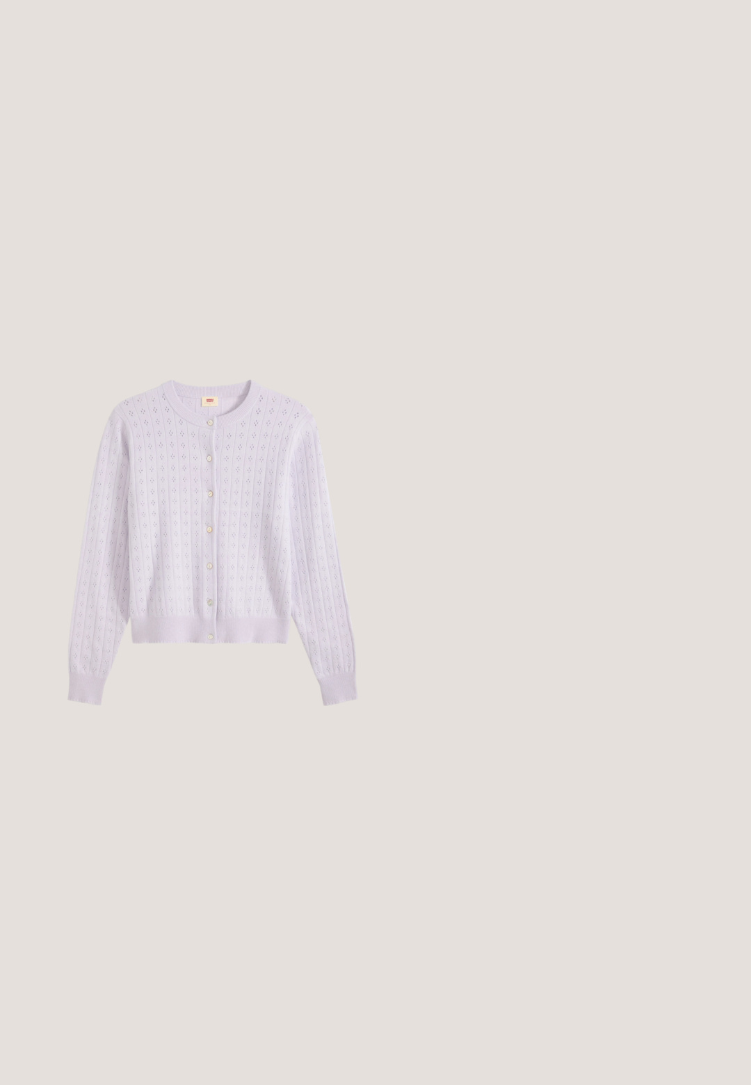 Lyse lilla cardigan med knapper og lange ærmer, med lille hulmønster overalt, ribstrikkede manchetter, kant og halsudskæring.; Lys grøn, kortærmet skjorte med knapper lavet af struktureret stof, som har en spids krave og en løs pasform med en lige kant.; Plisseret nederdel i lys lavendelstof med en glat talje. Har vertikale folder, der strækker sig til kanten, hvilket skaber volumen og bevægelse.; Hvid lavtop sneaker med tyk ribbet sål, snørelukning foran og trækflap på hælen mod en neutral baggrund.; Firkantet tørklæde med lyserød midte, blå kant og orange og hvidt blomsterdesign på grene.; Lyseblå læder clutch med guldfarvet rektangulært spænde og aftagelig håndledsrem på hvid baggrund.