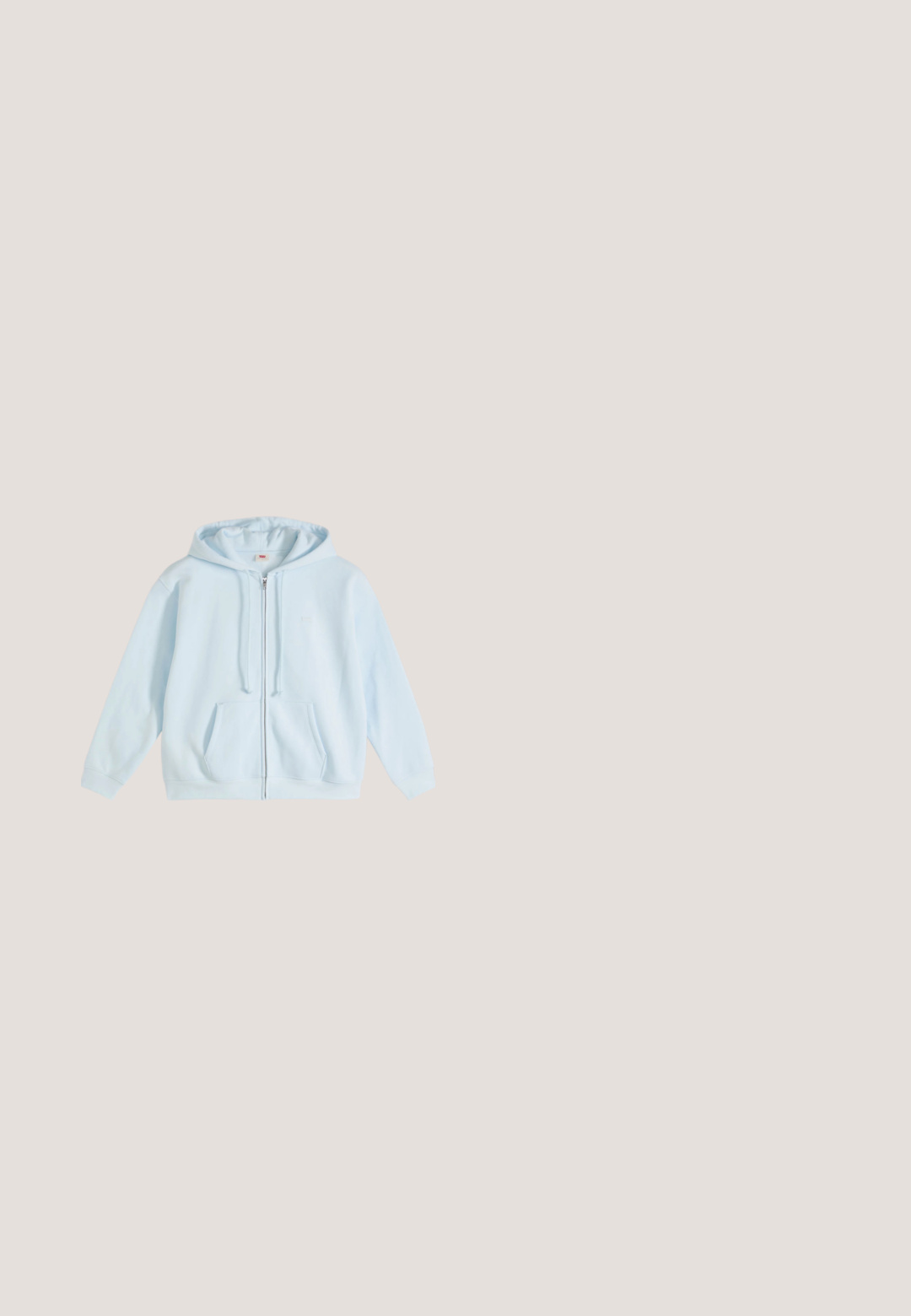 Lichtblauwe hoodie met rits, gemaakt van zachte stof, met een voorvak, capuchon met trekkoord en een subtiel logodetail op de borst.; Langarm sporttop in lichtblauw met rode accenten en drie strepen. Voorzien van gedurfde rode grafische tekst en houndstooth-patroon.; Lichtblauwe denim jeans met wijde pijpen, klassiek ontwerp met vijf zakken en knoopsluiting, voorkant weergegeven op een witte achtergrond.; Laag model sneaker in lichtblauw, donkergroen en beige zacht leer met een zwarte zool en beige veters, getoond vanuit de zijkant.; Lichtblauwe schoudertas in halve maanvorm met verstelbare band en bovenste ritssluiting op effen achtergrond.; Twee zilveren kralenarmbanden op een witte achtergrond; één met onregelmatige kralen en de andere met uniforme kralen en een kleine druppelvormige bedel.