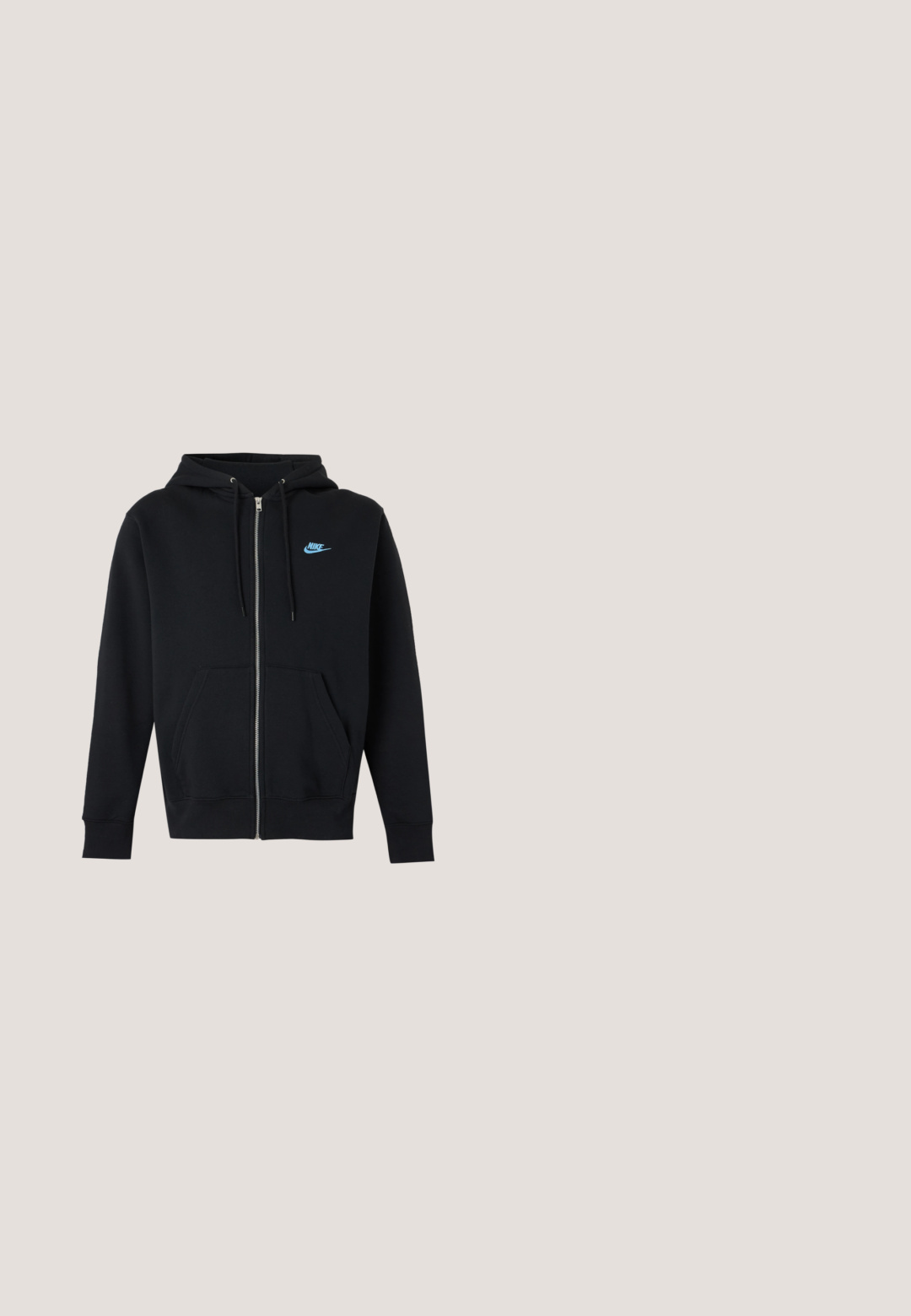 Sort hættetrøje med lynlås, frontlommer, snore i hætten og lille blåt Nike-logo på venstre bryst.; Lyseblå kortærmet bomuld T-shirt med hvid Nike-logo og swoosh på brystet, vist på ensfarvet baggrund.; Sorte bomuldsshorts med drapering i taljen, sidelommer og stort hvidt Nike-logo trykt på venstre lår. Klassisk atletisk design.; Grå Nike Air Max-sneakers med mesh og syntetisk overdel, sort swoosh, polstret krave og synlig luftstød i sålen.; Sort stofpose med lynlås og et label-patch foran. Har en rektangulær form og et sidehåndtag for nem transport.; DARKAI TENNIS LONG UNISEX - Halskæder - silver-coloured