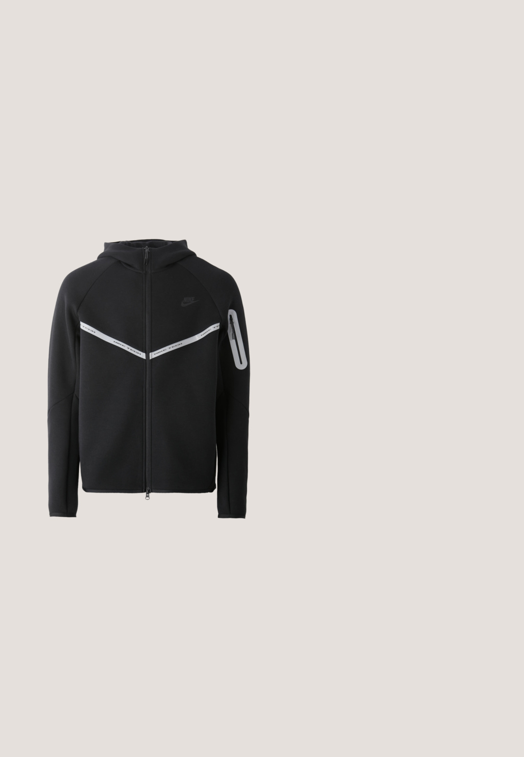 Sudadera con cremallera negra que presenta una franja reflectante en el pecho, capucha ajustable y un bolsillo lateral con cierre de cremallera.; Camiseta sin mangas negra con un gráfico circular en púrpura y azul verdoso que presenta el texto "Nike", acentuado por rayos turquesas alrededor del diseño.; Pantalones ligeros negros con cintura elástica, cordón ajustable, bolsillos laterales con cremallera, rodilleras articuladas y cremalleras en los tobillos.; Zapatilla deportiva negra con entresuela visible con amortiguación de aire que flota sobre una superficie de piedra rosa con un fondo de pared de piedra gris.; Gafas de sol sobredimensionadas y claras con lentes oscuros, que presentan un marco rectangular grueso y acentos texturizados en las patillas. Fabricadas de plástico transparente.; Bolso bandolera compacto gris con bolsillo frontal con cremallera, correa negra ajustable y un pequeño logo plateado en la esquina inferior derecha.