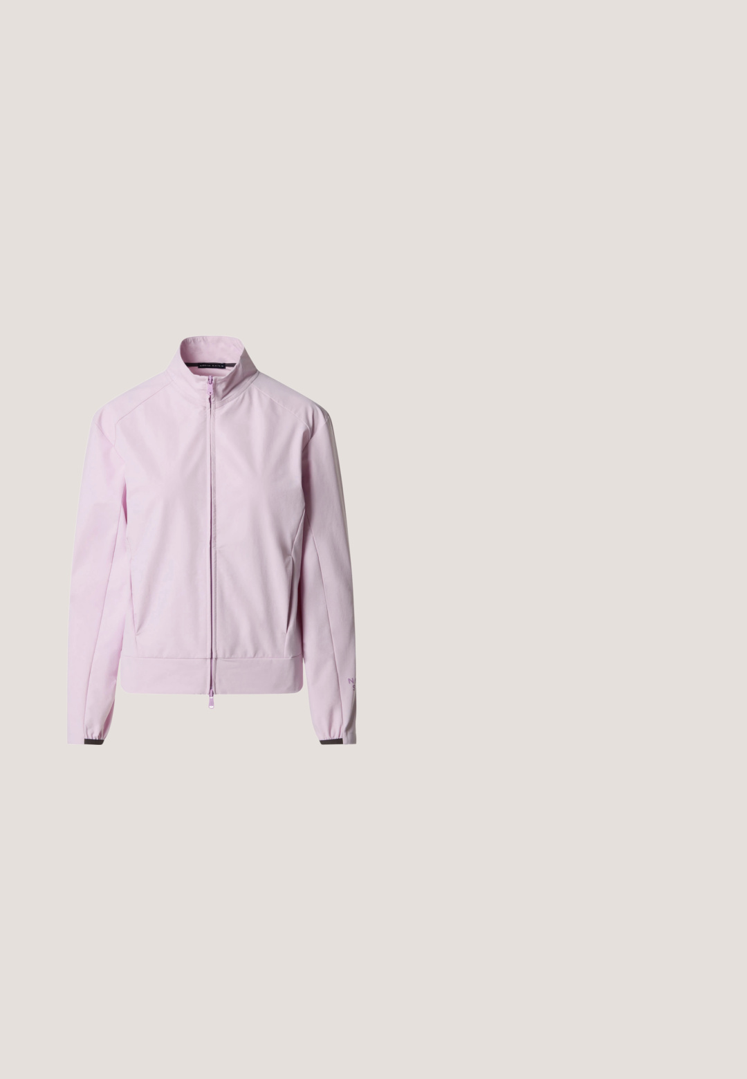 Hellrosa Jacke mit Reißverschluss, Stehkragen, langen Ärmeln, elastischen Bündchen und Seitentaschen, dargestellt auf weißem Hintergrund.; ASICS COURT TANK - Top - bright rose; Rosa Sportrock aus geripptem Stoff. Verfügt über einen breiten elastischen Bund mit Logo und ein ausgestelltes Design für Bewegungsfreiheit.; Cremefarbene Sportschuh mit einer rosa Sohle, blauen und lila Akzenten, perforiertem Obermaterial und abgerundetem Zehenbereich.; Weiche, rosafarbene Schultertasche in Mondsichelform mit verstellbarem Kordelriemen, Metallstopper und dezentem, geprägtem "cK"-Logo in der Mitte vorne.; Silberne Creolen mit einem gedrehten Seildesign und einer Reihe klarer Steine am Rand. Glatte Textur mit glänzender Oberfläche.