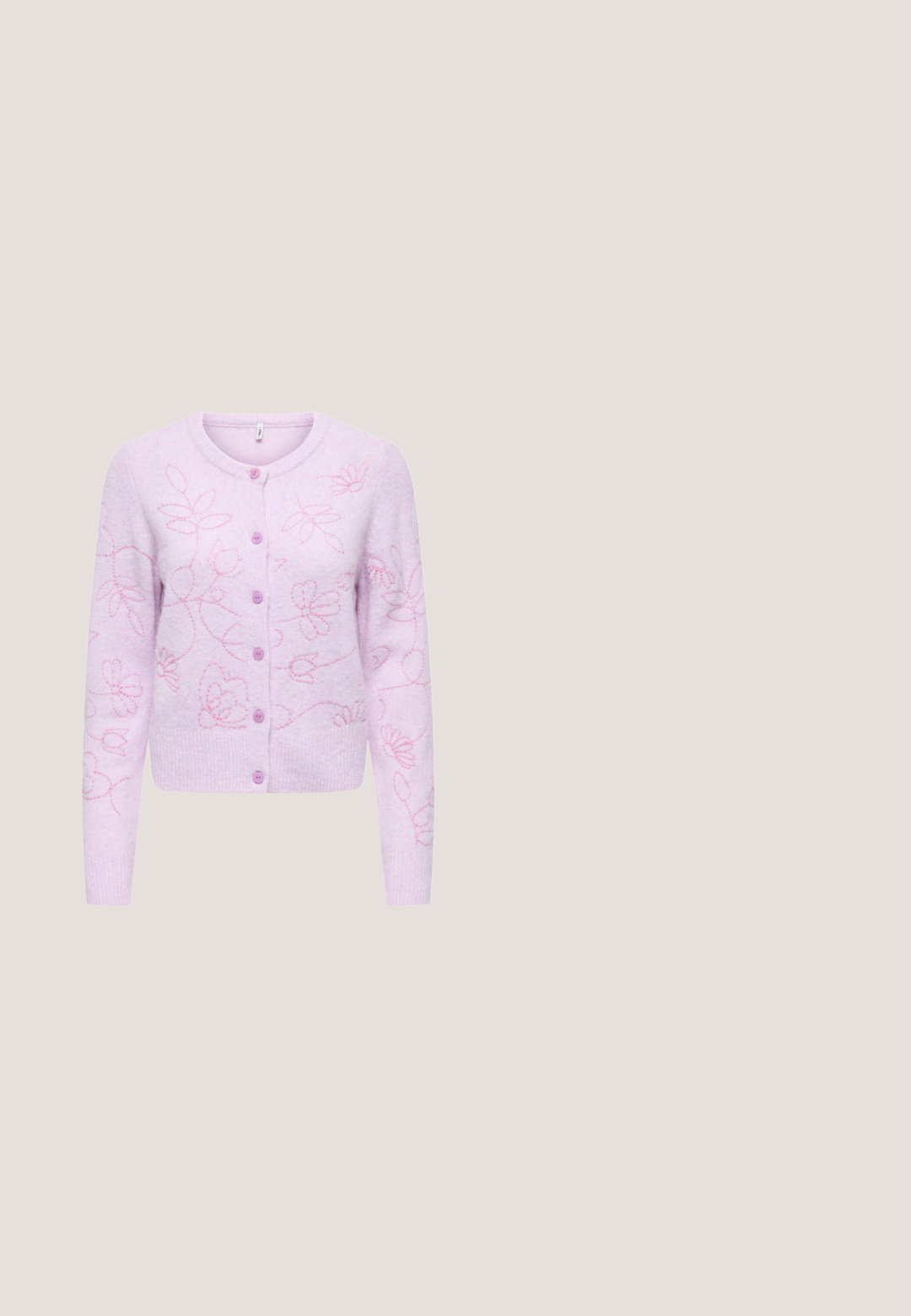 Cardigan violet clair boutonné avec manches longues et broderie florale rose subtile sur le devant, les manches et les épaules.; T-shirt ajusté à manches courtes avec des rayures horizontales roses et blanches et un col arrondi blanc.; Pantalon rose à jambes droites avec fines rayures blanches verticales, poches avant, passants pour ceinture et ceinture en tissu à nouer à la taille.; Baskets Nike roses et blanches avec des matériaux en cuir et en maille, présentant des designs contrastés, un bout arrondi, et des lacets et des accents roses assortis.; Sac fourre-tout en tissu rose avec détails en franges et texte vert "TUTTO BENE" centré près du haut, deux poignées s'étendant vers le haut.; Bracelet chaîne en argent avec un pendentif fleur rose présentant un petit visage de chat argenté avec un nœud rouge sur fond blanc.