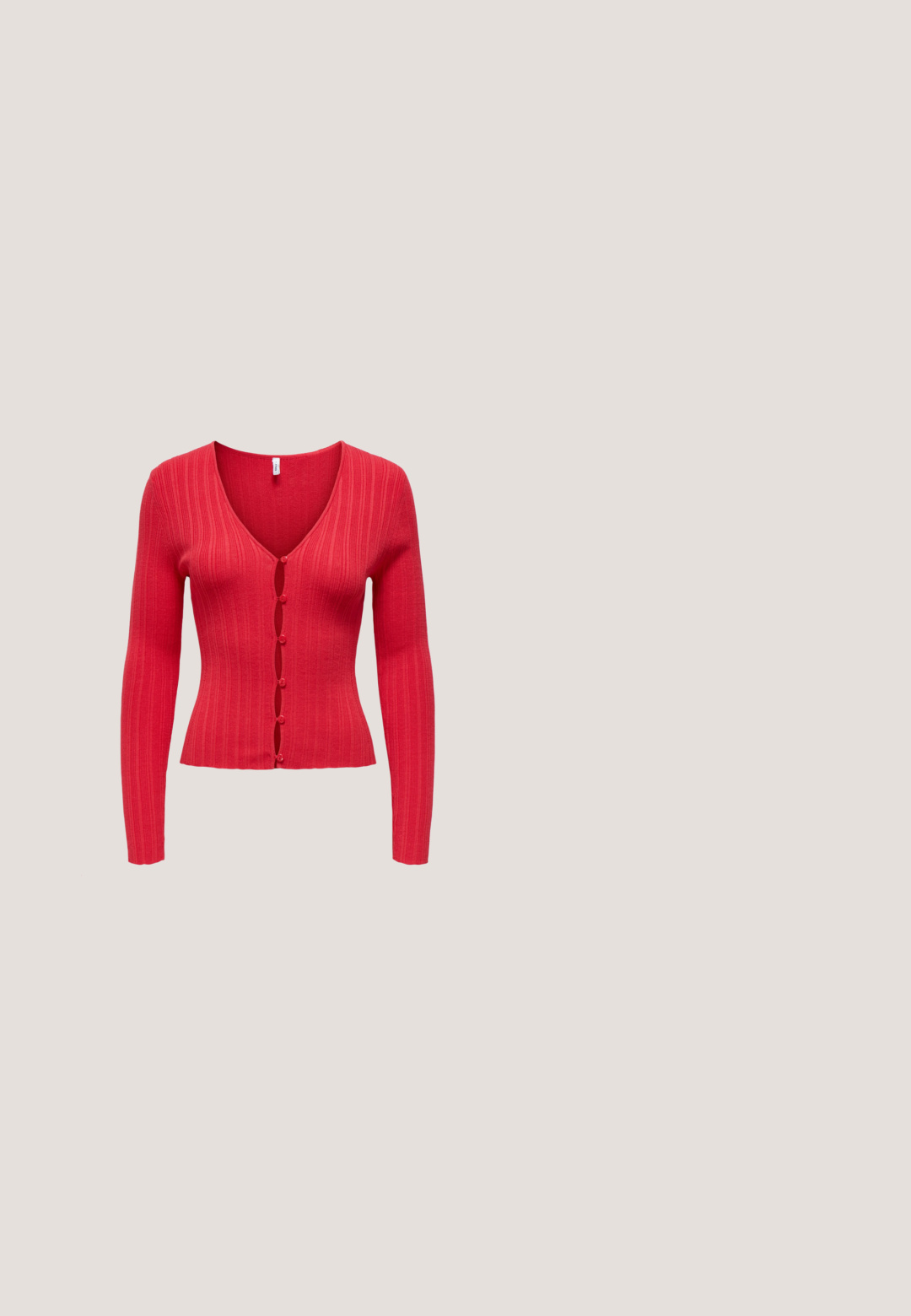 Cárdigan rojo de manga larga con canalé, escote en V profundo y seis pequeños botones en la parte delantera, ajustado en la cintura.; Camiseta sin mangas roja hecha de algodón. Presenta una gran impresión gráfica de "LED ZEPPELIN" con un símbolo de pez y "EST. 1968" en blanco.; Pantalones cortos a rayas verticales rojas y blancas con cinturilla elástica y dobladillo recto.; Zapatilla blanca con cordones de cuadros rojos y bordados de fresas rojas en el lateral, mostrada de perfil sobre un fondo neutro.; Bolso de tela roja con patrones florales en forma de cachemira blancos y negros, con cierre de asa anudada.; Pendientes de aro en forma de corazón rojo, hechos de plástico, con un detalle de cuentas blancas en un extremo y un acabado liso y brillante.