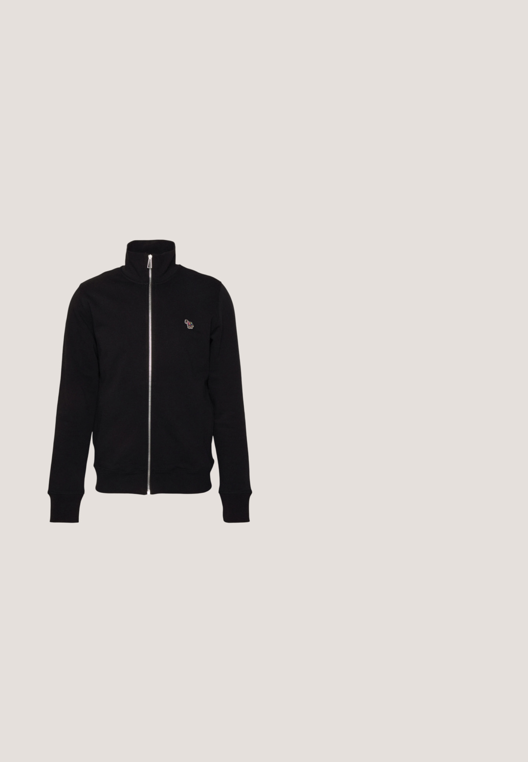 Sort zip-up jakke med høj krave, lavet af blødt stof. Har ribbede manchetter og kant, samt en lille broderet detalje på brystet.; Hvid bomulds t-shirt med rund halsudskæring, korte ærmer og lige snit. Ingen mønstre eller udsmykninger, glat tekstur og enkel design.; DRYKORN SIT - Jeans Straight Leg - blue; Sorte læder sneakers med hvide snørebånd og gummisål. Har en blå, rød og grøn stribet detalje ved hælen. Indeholdt syede detaljer.; Sorte rektangulære solbriller med mørke linser. Mat finish, guld branding på templet og lige, tilspidsede arme.; Farverig perlekæde med varierede former og størrelser, med metalliske accenter og små dekorative charms. Overvejende multicoloreret.