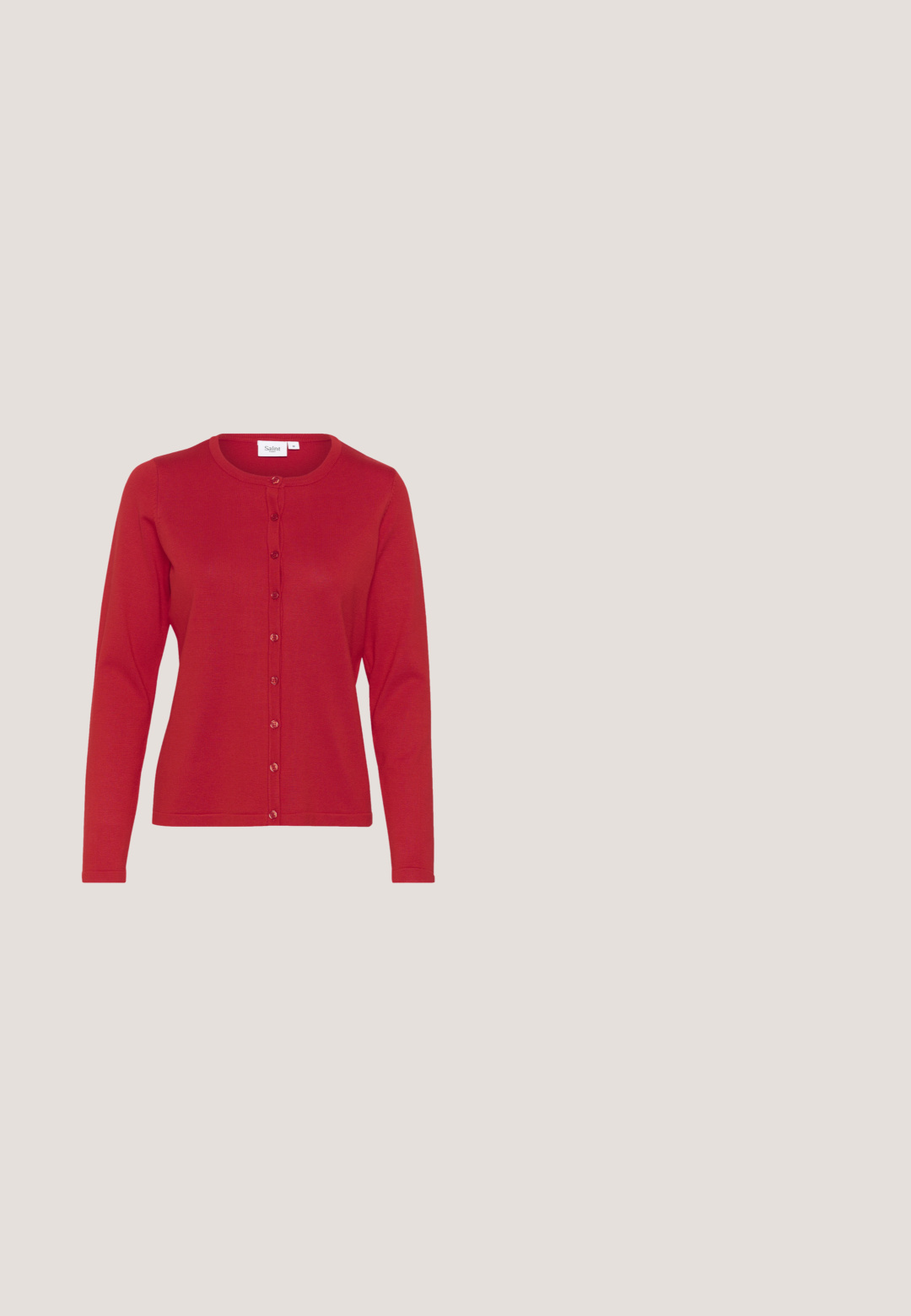 Roter Longsleeve-Cardigan aus Strickstoff, mit Rundhalsausschnitt und Knopfverschluss vorne. Glatte Textur mit dezenten Rippdetails.; Rot- und hellrosa geringeltes, kurzärmeliges Strickoberteil mit rundem Halsausschnitt und enganliegender Silhouette.; Helle, knallrote Hosen mit weitem Bein, hohem elastischem Bund und schlichten Nahtdetails aus leichtem Stoff.; Ein Paar rote Low-Top-Sneaker mit weißen Seitenstreifen, roten Schnürsenkeln und schwarzen Sohlen auf einem weißen Hintergrund.; Rote geflochtene Leder-Umhängetasche mit einem einzigen breiten Riemen und einer weichen, abgerundeten Form vor einfarbigem Hintergrund.; Zwei rote Ohrringe in Form einer fünfblättrigen Blume mit kleinen goldfarbenen Zentren auf weißem Hintergrund.