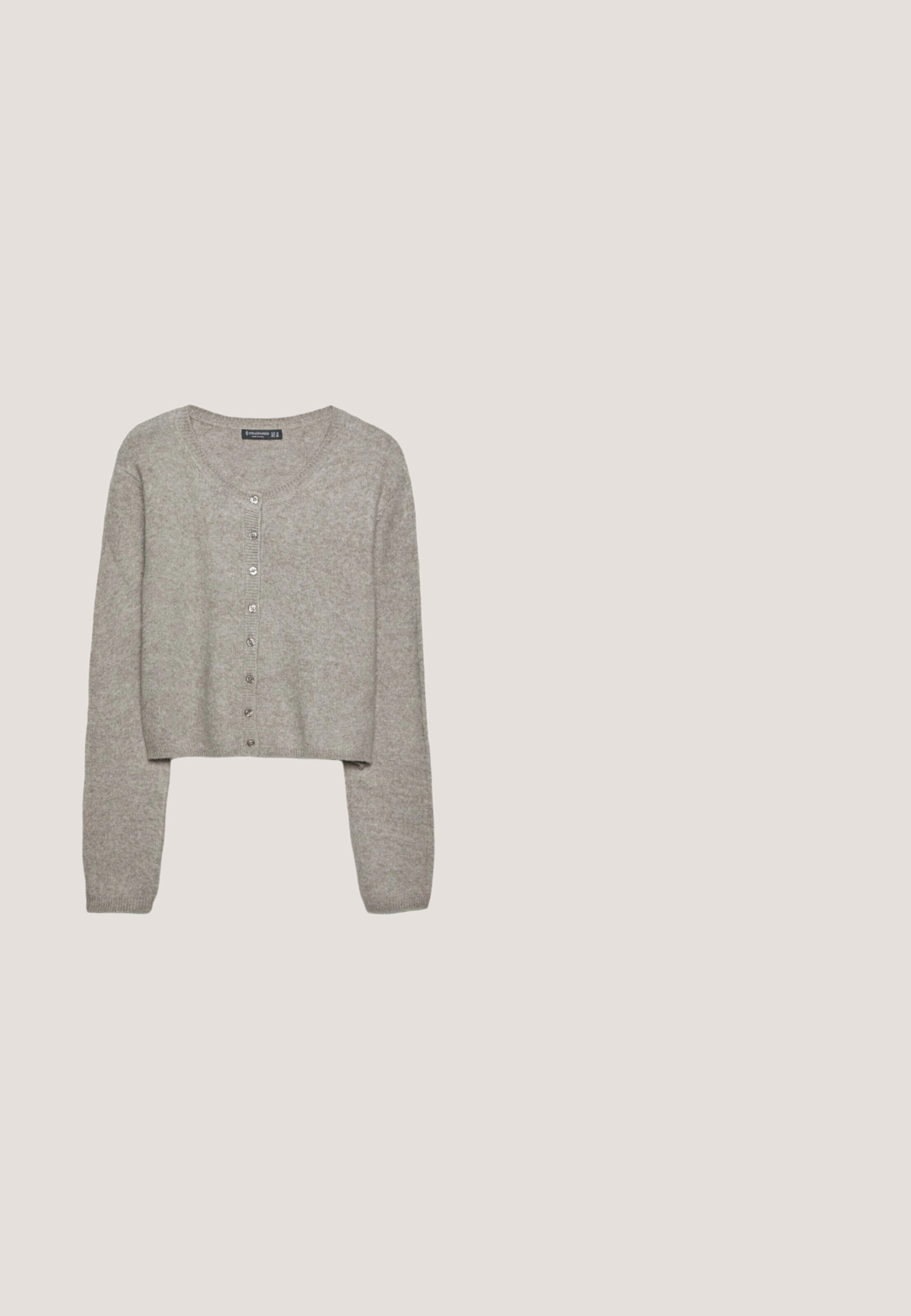 Cardigan court gris clair en tricot doux avec des manches longues, un col rond et six boutons métalliques sur le devant.; T-shirt en coton vert clair à manches courtes avec col rond et petit logo brodé sur le côté gauche de la poitrine.; Jean large en denim bleu clair avec un effet délavé, design à cinq poches et fermeture par bouton en métal à la taille. Coupe droite et épurée.; GANT AVONA - Baskets basses - gold-coloured; Sac à main en daim beige avec un design incurvé, une bandoulière ajustable, une fermeture éclair en métal et un détail de logo embossé à l'avant.; Pilgrim Boucles d'oreilles - gold-coloured