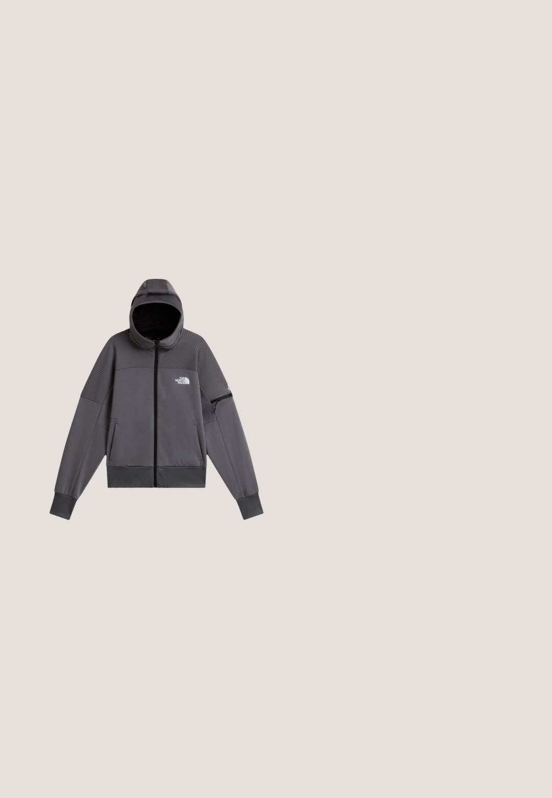 Sudadera con capucha y cremallera en gris oscuro con hombros texturizados, bolsillos delanteros y el logo de The North Face en el pecho y en la manga izquierda.; Chaleco acolchado negro con cuello alto, cremallera frontal y bolsillos laterales. Presenta el logo en la parte superior izquierda. Textura suave, diseño aislante.; The North Face W EASY L/S CREW NECK - Camiseta de manga larga - tnf black; The North Face W QUEST SOFTSHELL PANTS - Pantalones - tnf black; The North Face BASE CAMP WP MULE - Zapatos sin cordones - tnf black tnf black; Bolso negro de hombro hecho de tela ligera, con dos bolsillos frontales con cremallera, una sola correa ajustable y un logo de marca sutil.