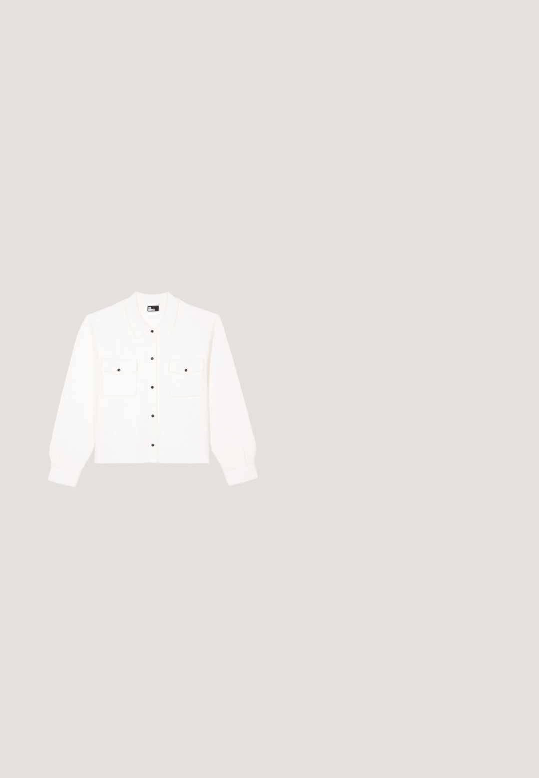 Chemise blanche à boutons avec un col, des manches longues et deux poches poitrine, ornée de boutons noirs. Texture de tissu doux.; Polo à manches longues gris avec col beige, présentant des rayures horizontales coordonnées en bordeaux et blanc, boutonnière à trois boutons et poignets côtelés.; Next REGULAR FIT - DOUBLE POCKET BARREL JEANS  . - Jean baggy - striped; Baskets en suède marron avec des accents blancs, design à lacets, semelle en caoutchouc et coutures blanches. Dotées d'un bout arrondi et d'un profil bas.; Lunettes de soleil en écaille de tortue marron avec une monture carrée, des verres violets et des branches fines, arborant un logo discret sur la tempête gauche.; Grand sac fourre-tout rectangulaire avec des rayures verticales en rouille, violet foncé et vert clair, doté de deux anses unies violet foncé.