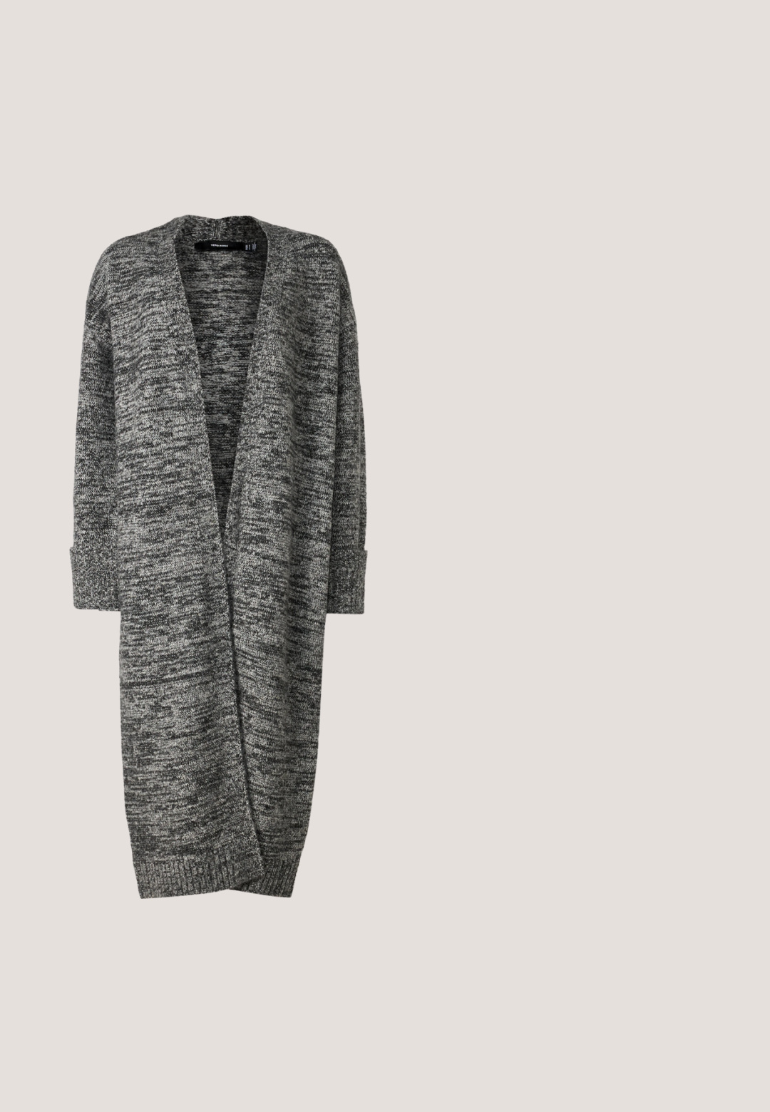 Vero Moda Knitted VMPHILLIS Knit - Chaqueta de punto - black/birch; Bodysuit de manga larga en verde menta claro, con escote en forma de U y tapeta de tres botones en la parte frontal, forma ajustada y textura suave.; Vaqueros acampanados de color azul claro, hechos de denim, con una cintura alta, diseño de cinco bolsillos y dobladillo sin rematar en la parte inferior. La textura está ligeramente desgastada.; Zapatilla deportiva de cuero negro con tres rayas plateadas, punta texturizada y suela de goma. Cuenta con un collar acolchado y un diseño con cordones.; Bolso negro de forma redondeada, hecho de material liso. Presenta un asa trenzada y un cierre de cremallera para un almacenamiento seguro.; Pendientes de aro en tono plateado con forma redonda y un acabado pulido. Ambos pendientes son del mismo tamaño y cuentan con un mecanismo de cierre seguro.