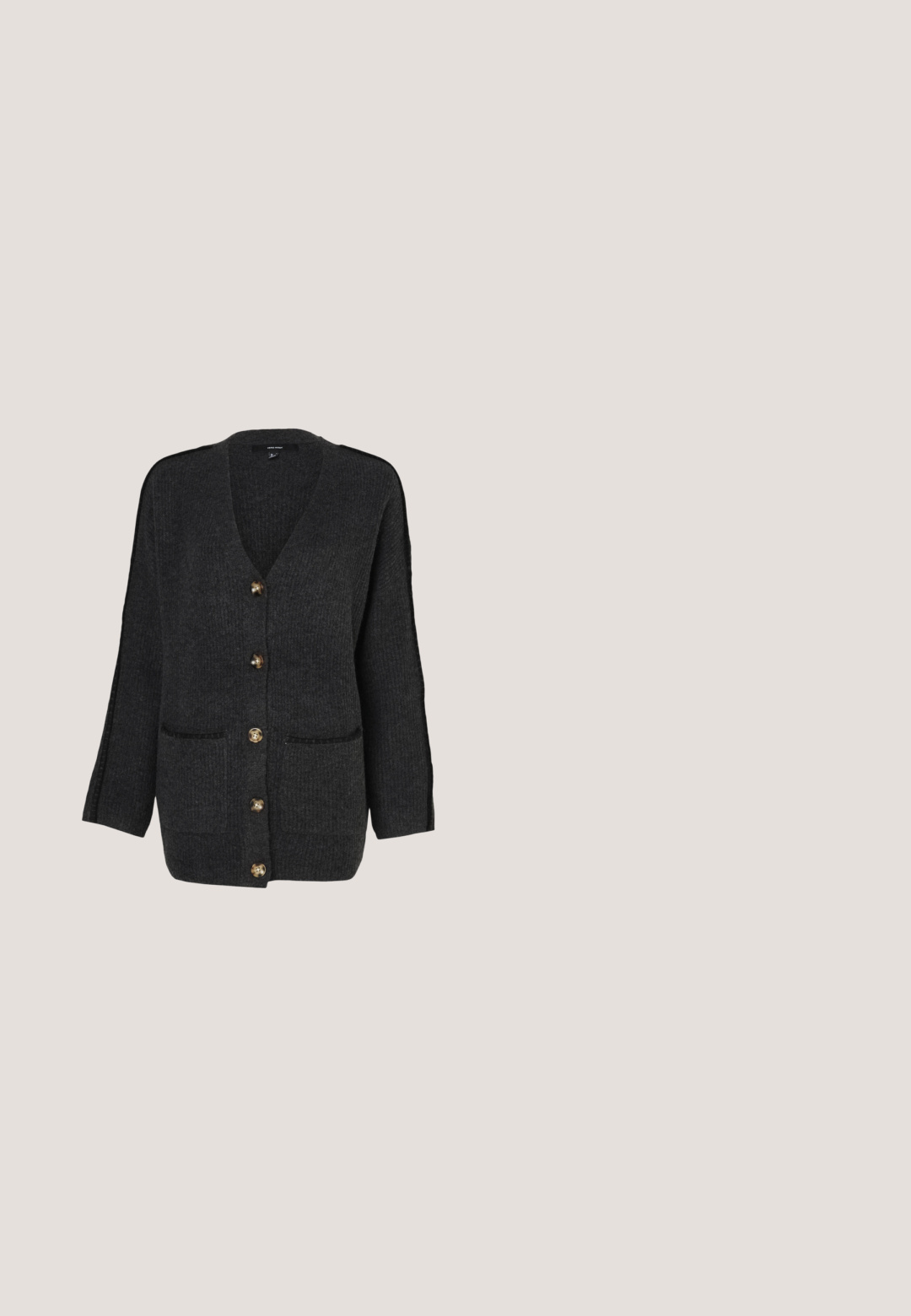Vero Moda Knitted VMZORA Knit - Gilet - asphalt/black stitch; Pull gris à manches courtes en tissu tricoté texturé, doté d'un col rond et d'une coupe courte. Aucun motif ni accent visible.; Jean en denim noir à jambes larges avec taille haute, fermeture à bouton et design à cinq poches, présentant une texture uniforme et une couleur foncée sur l'ensemble.; RAID CASIEE - Ballerines - black; Sac en tissu gris foncé avec une anse courbée, texture douce et forme arrondie. Pas de matériel ou d'embellissements visibles.; Boucles d'oreilles pendantes en argent avec des cristaux clairs rectangulaires et ronds alignés verticalement, sécurisées par des fermoirs à levier.