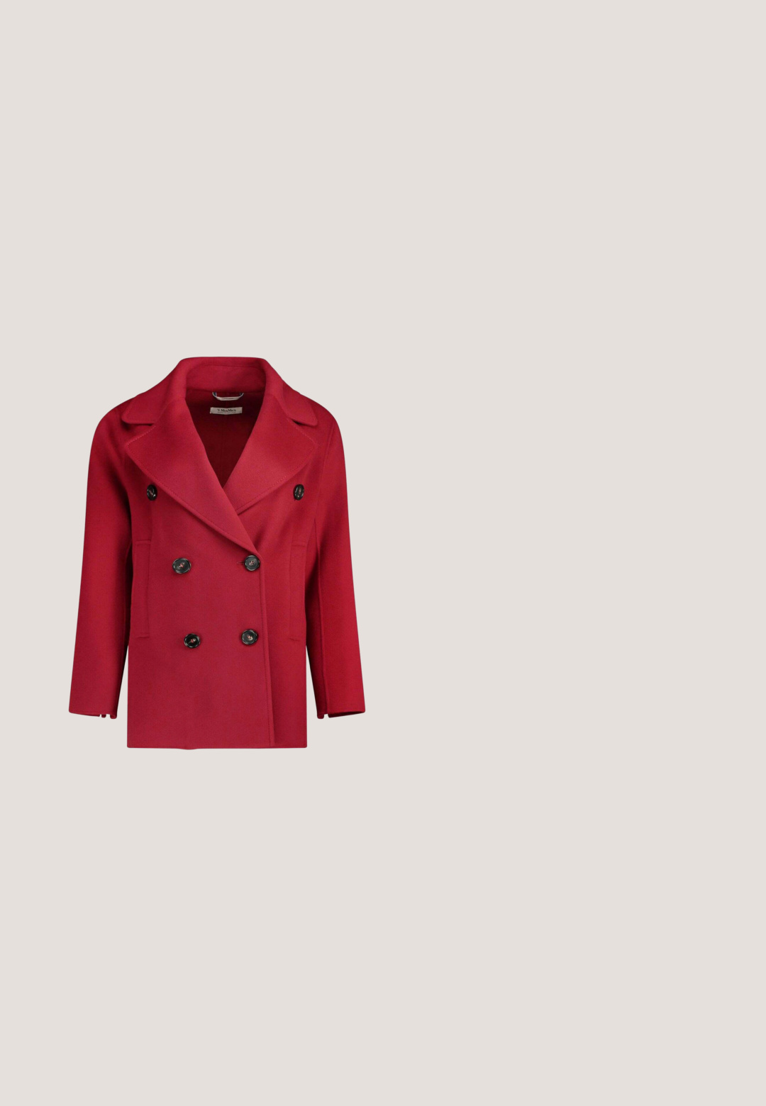 Manteau en laine rouge croisé à double boutonnage avec des boutons noirs, des revers larges et des poches latérales, présenté sur un fond blanc.; Pull rouge léger à manches longues avec un décolleté en V. Fabriqué en tissu doux, il présente des poignets et un ourlet côtelés pour un look ajusté.; Chemise à manches longues rayée rouge et blanche avec un col rond et des manches trois-quarts.; Pantalons larges rouges en tissu lisse, avec une taille élastique et des lignes épurées, conçus pour le confort et la liberté de mouvement.; Basket rouge en suède et matériaux synthétiques, avec une semelle et des lacets blancs. Logo affiché sur le côté, partie supérieure texturée avec une forme distincte.; Sac à main en cuir rouge avec une bandoulière unique et une fermeture à rabat, présenté sur fond blanc.