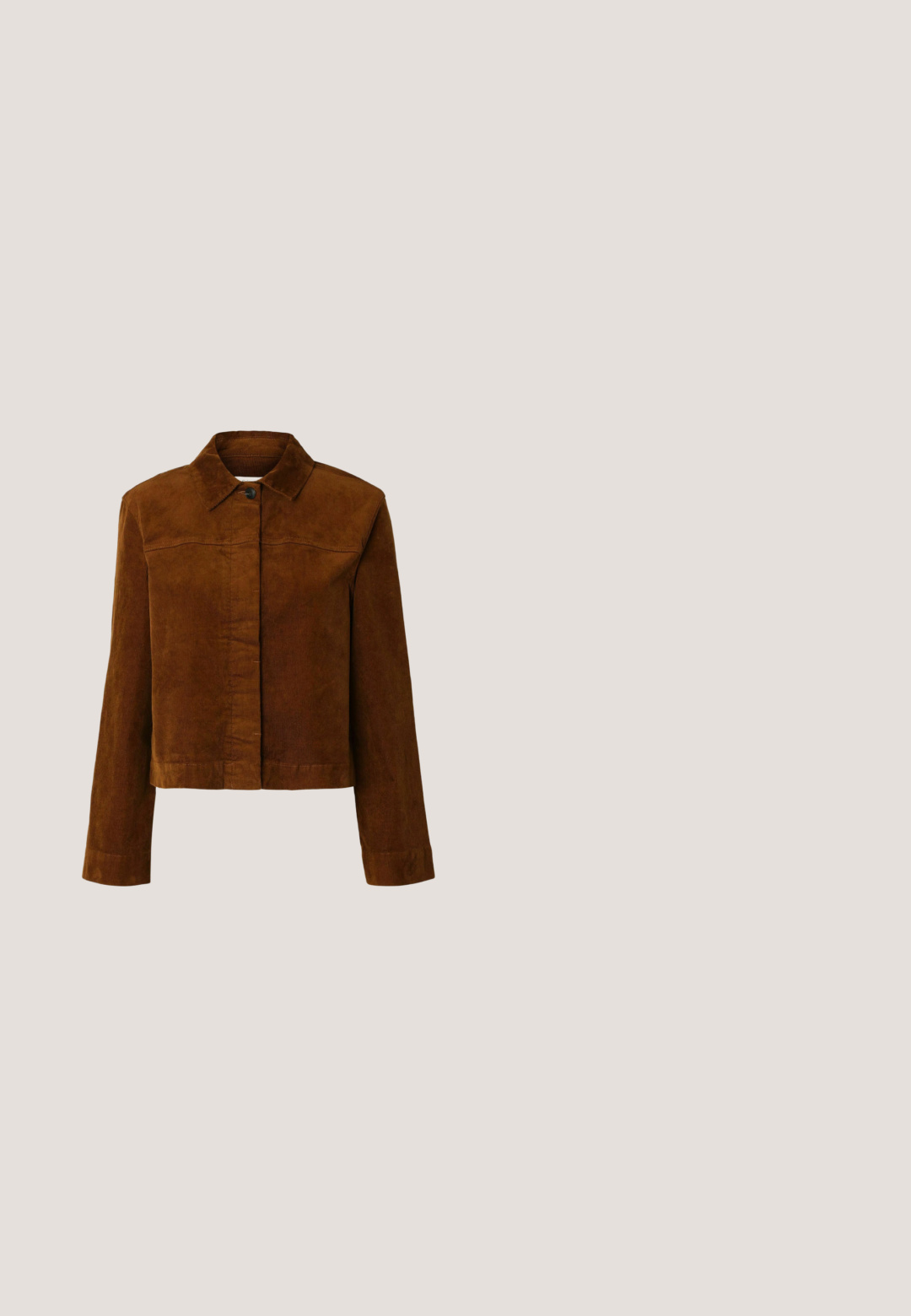 Bruine corduroy jas met kraag, lange mouwen, knoopsluiting aan de voorkant en een rechte zoom.; Langemouwige shirt met een levendig bloemmotief in oranje, rood en teal tegen een zwarte en tan achtergrond, met een knoopsluiting.; Blauwe denim wijde jeans met een lichte wassing, hoge taille, vijf zakken en messing hardware. Vervaagde accenten aan de voor- en achterkant.; Bruine suède enkellaars met grove zwarte hak, elastisch zijpaneel en trekstreep aan de achterkant, zijaanzicht op witte achtergrond.; Ronde zonnebril met bruine verloopglazen, een dunnen gouden metalen montuur en decoratief gouden draaddetail op de pootjes.; Bruine leren riem opgerold met sierlijke antieke goudkleurige gesp, lus en uiteinde met bloemen- en geometrische gravures, op een witte achtergrond.
