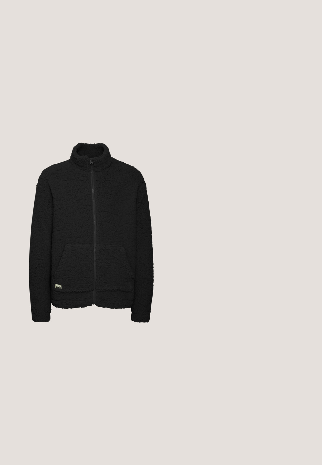 Chaqueta de forro polar negra con un alto cuello, cierre de cremallera completa, dos bolsillos delanteros y una superficie texturada y suave. Presenta una pequeña etiqueta de la marca.; Top negro sin mangas hecho de una tela suave, con un escote redondeado y sisa, con un diseño liso y sin patrones ni acentos visibles.; Pantalones cortos cargo negros con trabillas para cinturón, botón y cremallera, y dos grandes bolsillos laterales, mostrados sobre un fondo blanco.; Zapatilla negra con una mezcla de ante y tela lisa, cordones redondos, un cuello acolchado y una suela de goma negra texturizada.; Bolso bandolera color verde azulado hecho de tela suave, con un bolsillo frontal con cremallera y una correa negra con diseño, con el texto "KARL LAGERFELD JEANS" en negro.; Collar de cadena de plata con eslabones planos, textura lisa, ancho uniforme y acabado brillante. Diseño minimalista, sin cierre o acentos visibles.