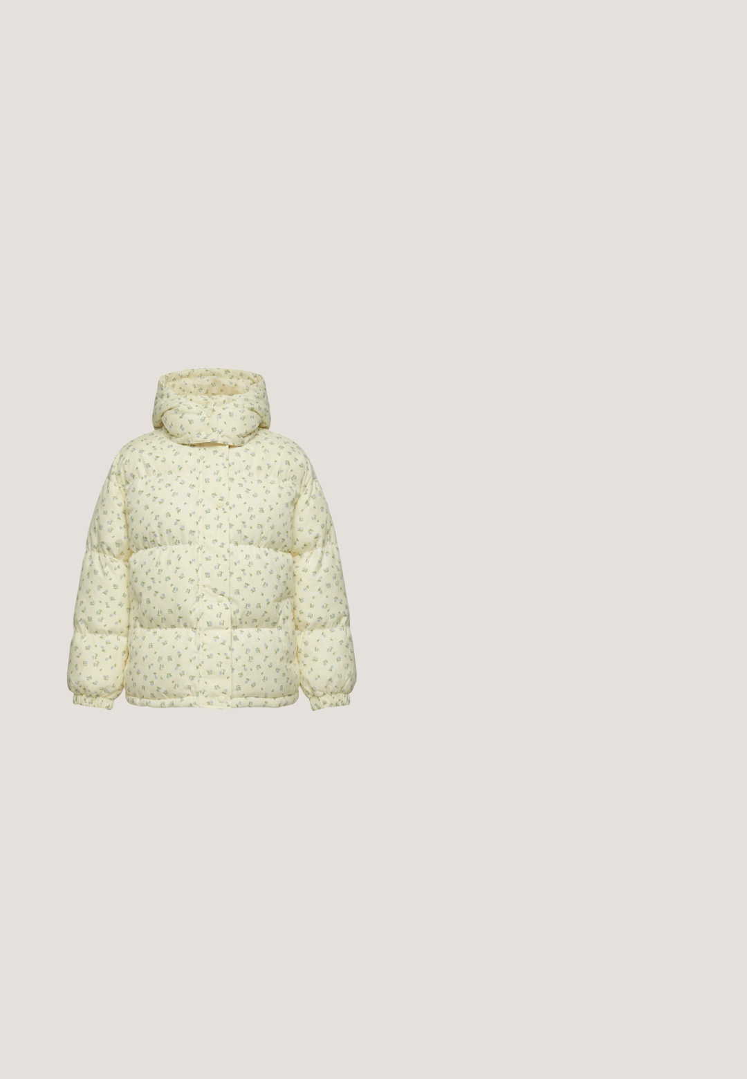 Blassgelbe Steppjacke mit Kapuze, elastischen Bündchen und kleinem grünen Blumenmuster auf dem gesamten Stoff, vor weißem Hintergrund gezeigt.; Beiger Fleece-Pullover mit halbem Reißverschluss und geripptem Saum sowie Bündchen. Mit einem dezenten gestickten Logo auf der Vorderseite. Weicher Textil.; Langärmliger Reißverschluss-Oberteil in hellolivgrün. Verfügt über einen hohen Kragen und eine kurze Passform. 'Delicious'-Logo in Pink auf der Brust. Glatte Textur.; Beige Sweatpants mit lockerer Passform, einem elastischen Bund, Seitentaschen und einem weißen grafischen Detail entlang des linken Beins. Aus weichem Baumwollmaterial.; Buffalo GALACTICA - Sneaker low - cream; Beige weiche Stoff-Schultertasche mit orangefarbenem verstellbarem Träger und vorderen Reißverschlusstaschen, beschriftet mit "Venezia."