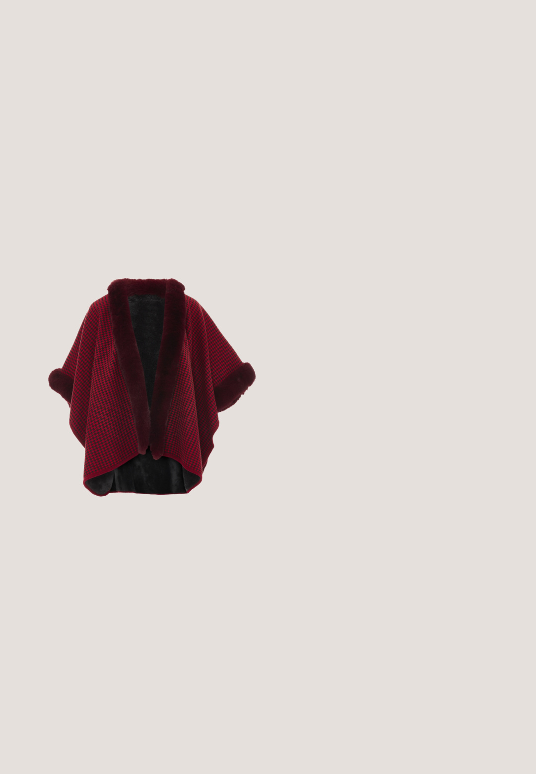 Rood en zwart houndstooth poncho met een pluche bordeauxrode bontkraag en manchetten, met een zachte zwarte binnenkant. Ontwerp met open voorkant.; Zwarte jurk met lange mouwen, voorzien van gestructureerde horizontale strepen en een aangesloten silhouette, gemaakt van een lichtgewichtig, rekbaar materiaal.; Glanzende donkerrode lakleren damesschoen met een puntige neus en lage kittenhak op een egale witte achtergrond.; Bordeauxkleurige zonnebril met rechthoekige monturen en bruine lenzen. Voorzien van gouden accenten op de steunen voor extra detail.; Glanzende donkerrode leren handtas met lange hengsels en een goudkleurige, ronde bedel die aan één hengsel hangt.; Oorbellen met goudkleurige afwerking, rode gemarmerde kralen en gestructureerde ringen. Bevat twee stijlen: gebogen ontwerpen en een kralenaccent, allemaal met een glanzende afwerking.
