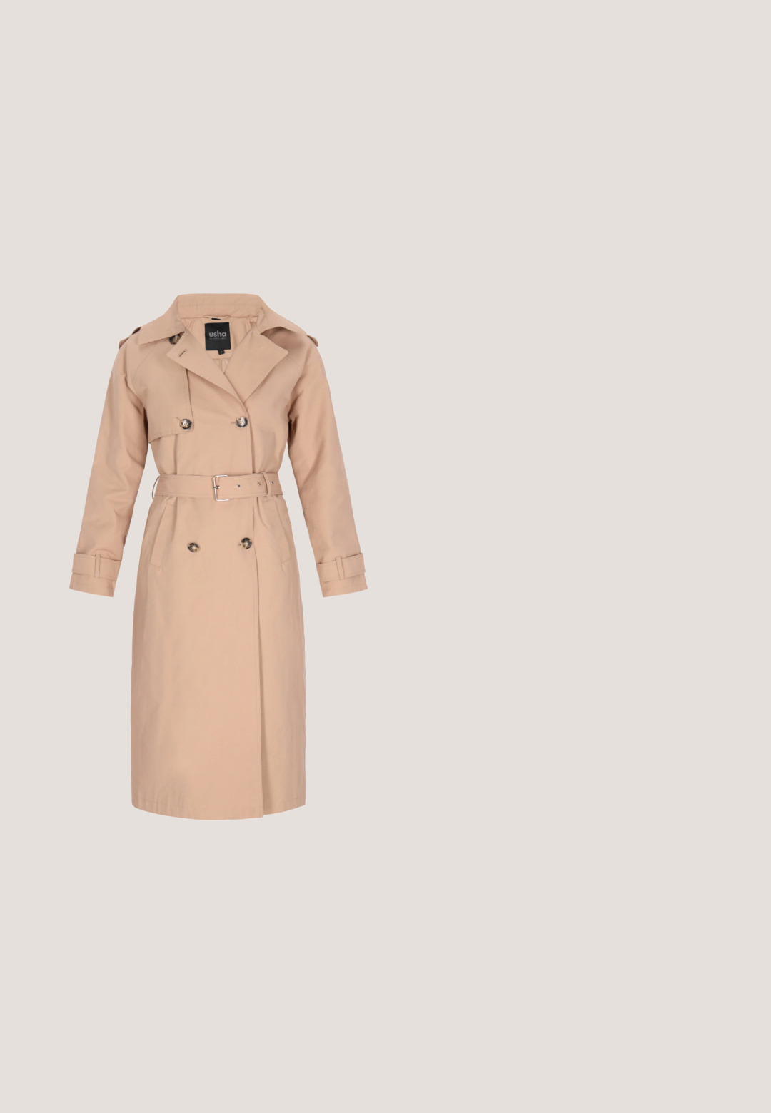 Gabardina beige hecha de una mezcla de algodón, con botones de doble botonadura, cinturilla con cinturón y bolsillos laterales con puños doblados.; Top de punto beige con un patrón texturizado, cuello redondo y mangas cortas. Diseño de corte holgado, que ofrece comodidad y transpirabilidad.; Camisa beige a rayas abotonada, de manga larga, con cuello, dos bolsillos en el pecho y dobladillo redondeado; hecha de una tela suave.; Pantalones de pierna ancha de cintura alta en crema, con pliegues, fabricados en tejido suave, que presentan un diseño limpio y un ajuste a medida.; Mocasín de ante beige con flecos y tachuelas metálicas a lo largo del lateral, con un lazo de cordón de cuero marrón en la parte delantera.; Burkely BAILEY HOBO - Bolso de mano - light cognac