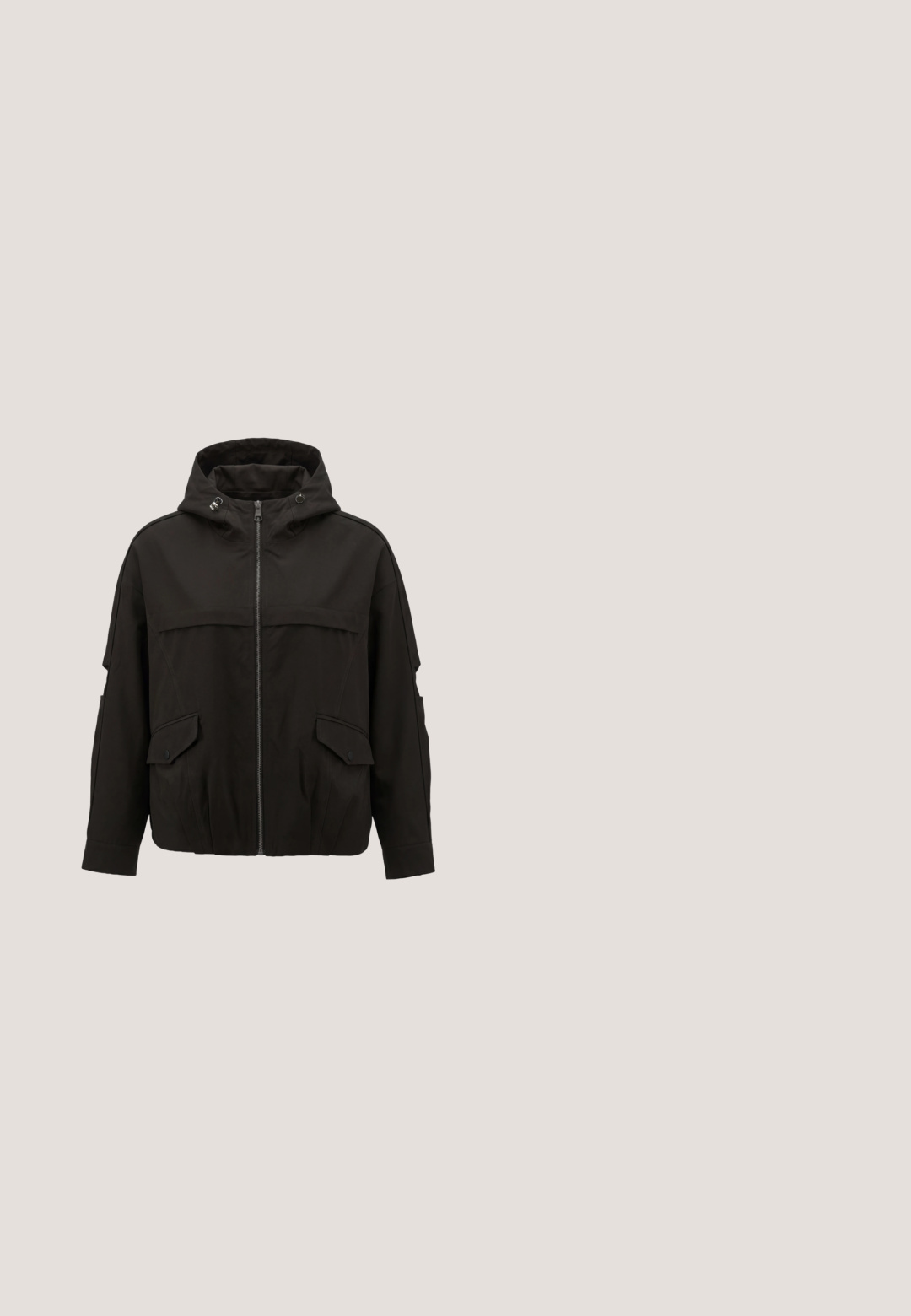 Zwarte capuchonjas met ritssluiting aan de voorkant, verstelbare koordjes aan de capuchon en twee klepzakken op heuphoogte, weergegeven op een witte achtergrond.; Zachte grijze gebreide trui met ronde hals en lange mouwen, met geribbelde manchetten, zoom en halslijn, weergegeven tegen een witte achtergrond.; Zwarte mouwloze jurk met een elastische tailleband, geplooide halslijn en een gelaagde, gerimpelde zoom, gemaakt van lichtgewicht stof.; Zwarte gehaakte instap schoen met een textuur, open geweven bovenkant. Voorzien van een laagprofiel rubberen zool en elastische accenten voor makkelijk aan- en uittrekken.; Zwarte leren schoudertas met een gestructureerd oppervlak, gouden accenten en een gestreepte verstelbare riem. Heeft een ritsluiting en een logo-detail.; Ketting met een mix van zwarte, grijze en blauwe kralen met gouden accenten. Voorzien van een sluiting en een verlengketting voor verstelbare lengte.