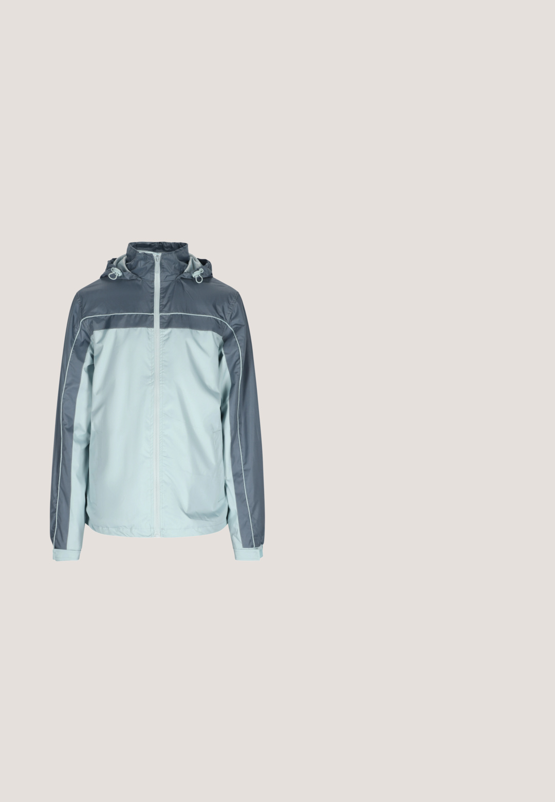 Leichte Jacke in Hellblau und Dunkelgrau mit durchgehendem Reißverschluss, Kapuze und elastischen Bündchen. Verfügt über kontrastierende Farbpaneele und einen Kordelzug.; Hellblauer Kapuzenpullover mit Kängurutasche, gerippten Bündchen und Saum. Verfügt über ein dezentes, rundes Stickdetail auf der Brust.; Blend BHKAMIL - T-Shirt basic - blue frost; Hellblaue Jeansshorts mit einem dezenten Blumenmuster, elastischem Bund und geradem Schnitt. Keine sichtbaren Taschen.; Athletische Sneakers aus weißen und hellblauen synthetischen Materialien, mit runder Zehenform, Schnürdesign und schwarzem Logo an der Seite.; Marineblaue Leder-Gürteltasche mit vorderer Reißverschlusstasche, verstellbarem schwarzem Riemen und schwarzem Logo-Patch vorne rechts.