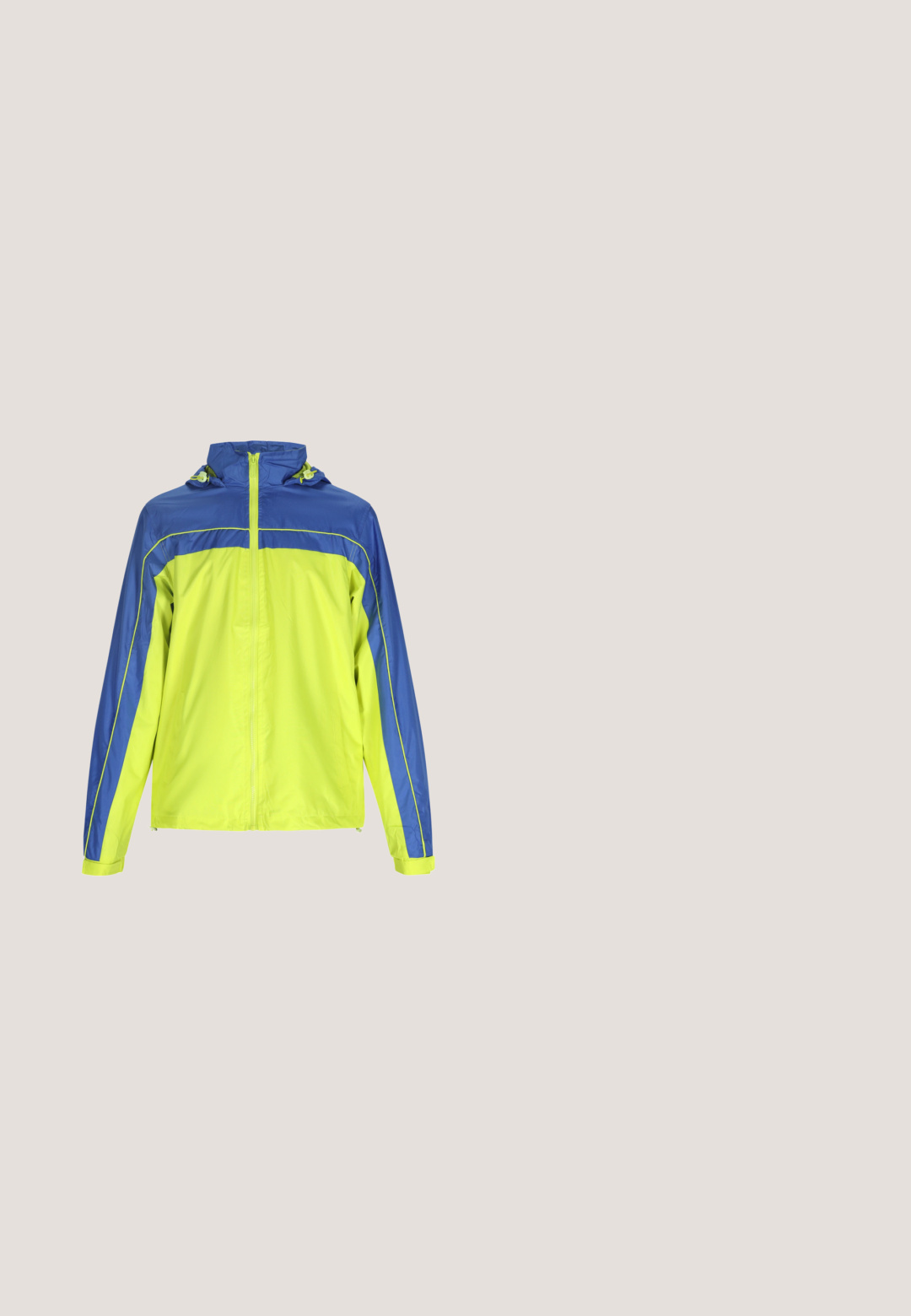 Leichte, wasserdichte Jacke mit einem blauen oberen Abschnitt und einem leuchtend gelben unteren Abschnitt. Enthält eine Kapuze und kontrastierende Paspelierungsdetails.; Blaues Hoodie mit einer Fronttasche, elastischen Bündchen und Saum, mit einem weißen Blumenmuster auf der linken Brustseite. Aus Baumwollmischung gefertigt.; Blaues Baumwoll-T-Shirt mit Rundhalsausschnitt und kurzen Ärmeln. Auf der Vorderseite in der Mitte ist das Wort "geliebt." in Weiß gedruckt.; Blaue Baumwollshorts mit elastischem Bund, Kordelzugverschluss und dezentem grafischen Detail an der Seite. Glatte Textur und lockere Passform.; Weißer High-Top-Sneaker mit blauen und gelben Akzenten, gelben Schnürsenkeln, rotem Innenfutter und der Unterschrift „Patrick Ewing“ an der Seite.; Blaues Stoff-Crossbody-Tasche mit schwarzem Netz-Vordertasche, Logo-Patch und verstellbarem Tragegurt. Verfügt über einen Reißverschluss und strapazierfähige Materialien.