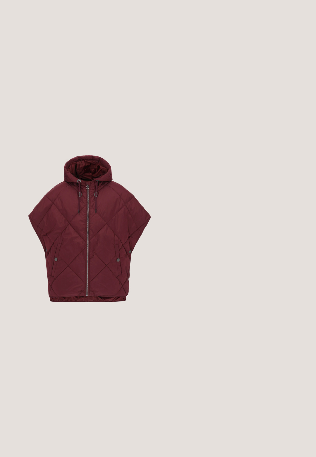 Quilted hætteponcho i bourgogne med en lynlås foran, to sidelommer og snoretræk ved hætten. Glat, syntetisk materiale.; Bordeaux hætte sweatshirt med et logo bånd på hætten, kontrast sidepaneler i tan, snoretræk og ribbede manchetter og kant.; Lilla langærmet turtleneck-trøje lavet af blødt stof med en afslappet pasform og draperet krave. Glat tekstur, enkelt design, ingen mønstre.; Maronfarvede ribbede leggings med en bred talje, der har struktureret stof og et lille brandlogo på hoften for ekstra detalje.; Lilla høj-top sneakers med kunstpelskrave, tekstureret gummisål og luftdæmpning i hælen. Snørebåndsdesign med perforerede detaljer.; Burgundy og sort taske med lange sorte håndtag, sidelommer, lynlåslomme foran og rektangulært logopatch på fronten.