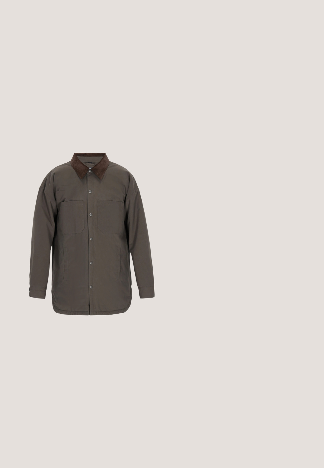 Bruine overhemdjack gemaakt van een zachte stof, met een sluiting aan de voorkant met knopen, twee borstzakken en een relaxte pasvorm met lange mouwen.; Zwarte hoodie gemaakt van zachte stof, met een voorvak en een wit logo op de borst. Geribbelde manchetten en zoom voor een goede pasvorm.; Zwarte katoenen t-shirt met korte mouwen en een ronde halslijn. Heeft een wit logo "DNGRS" op de borst gedrukt. Zachte textuur, ontspannen pasvorm.; Zwarte cargobroek van duurzaam materiaal, met meerdere zijzakken, een relaxed fit en verstelbare enkelbanden.; Jordan JORDAN SPIZIKE - Sneakers laag - black/starfish white/photon dust; Zwarte leren crossbodytas met verstelbare riem, klepsluiting en klein metalen logoplaatje aan de voorkant.