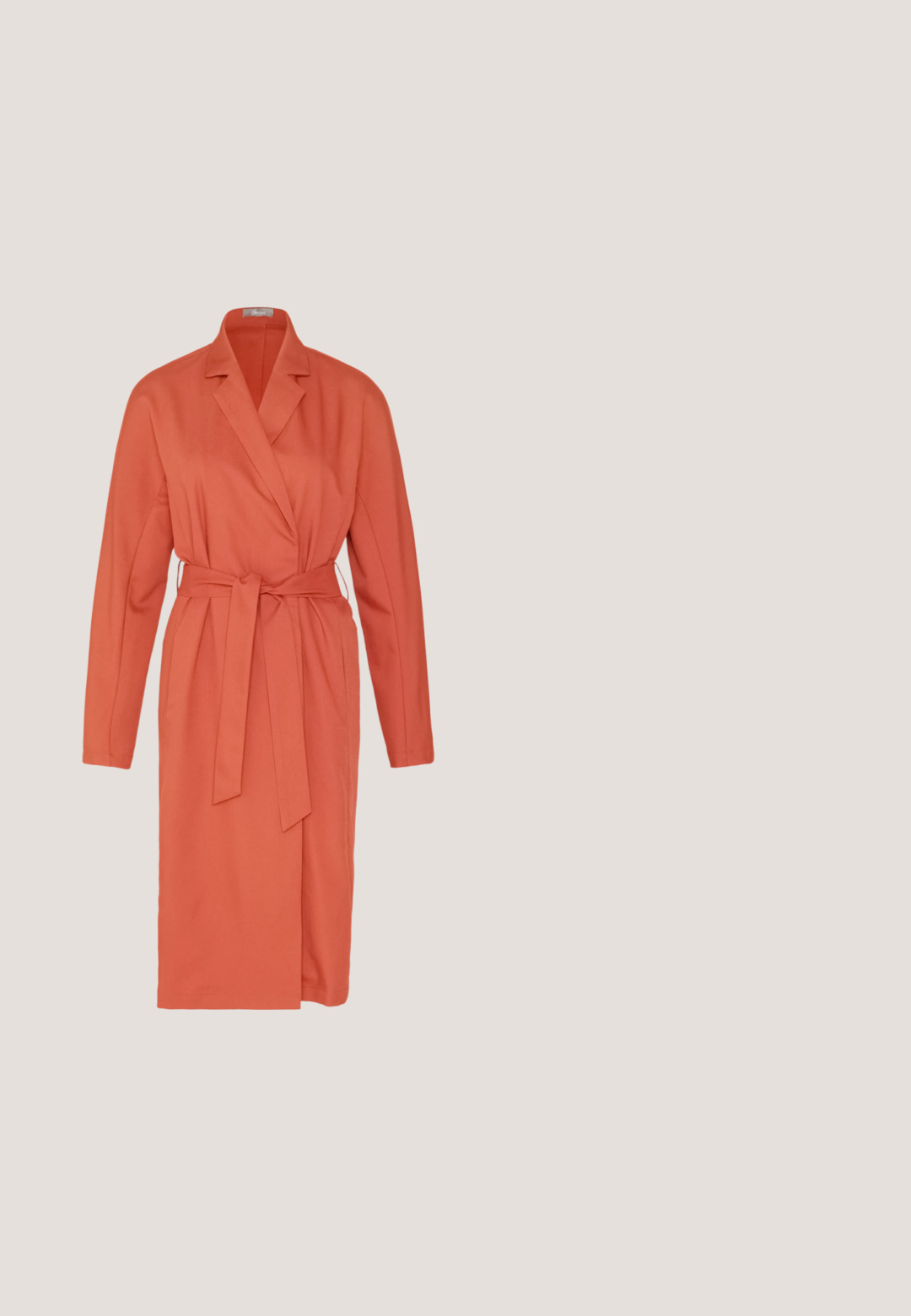 87Origins DUSTER - Trenssi - coral; Anna Field Haalari - green; Mustasaumainen sandaali leveällä hihnalla, nilkkataskulla ja kerrostetulla wedge-pohjalla, jossa on luonnollisia tekstuureja ja punottu kuvio.; Pyöreät aurinkolasit, joissa on ruskea gradienttinen linssi, kilpikonnakuorinen asetaattikehys ja kullanväriset metallikoristeet nenäsillassa ja temppeleissä.; Mustat nahkaselkäreppu, jossa on teksturoitu pinta, kultainen yksityiskohta, koristeellinen tupsu ja monivärinen nauhakoriste.; Kultaketju, jossa on kaksi ketjua, joissa on pallomaisia koristeita ja pyöreä riipus, joka esittelee monimutkaisia kukkakuvioita.