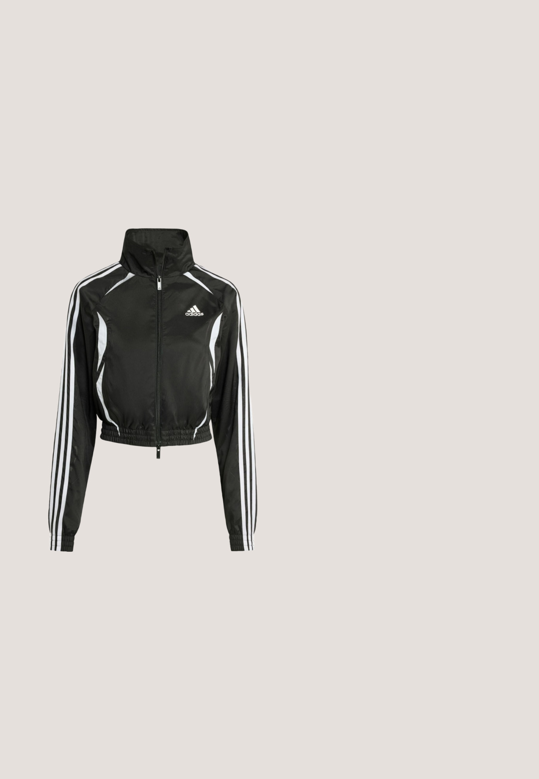 Chaqueta corta negra hecha de un material ligero que presenta un cuello alto, cierre completo, rayas blancas en los laterales y un logo bordado en el pecho.; Sudadera corta negra con bolsillo tipo canguro frontal, cordones ajustables y acentos de tres rayas blancas en las mangas. Presenta un logo.; Top negro de un solo hombro hecho de tela suave y lisa, con un sutil patrón geométrico y un pequeño logo blanco en el pecho.; Pantalones negros de pierna ancha con cintura elástica, hechos de material brillante; cuentan con el logotipo de Adidas en plateado en la parte inferior izquierda.; Zapatilla deportiva negra con rayas rosas, suela acolchada segmentada y diseño con cordones sobre un fondo gris claro.; Bolso de mano metálico plateado con dos asas superiores, cierre con cremallera y un logo en relieve en la parte frontal. Textura lisa y diseño compacto.