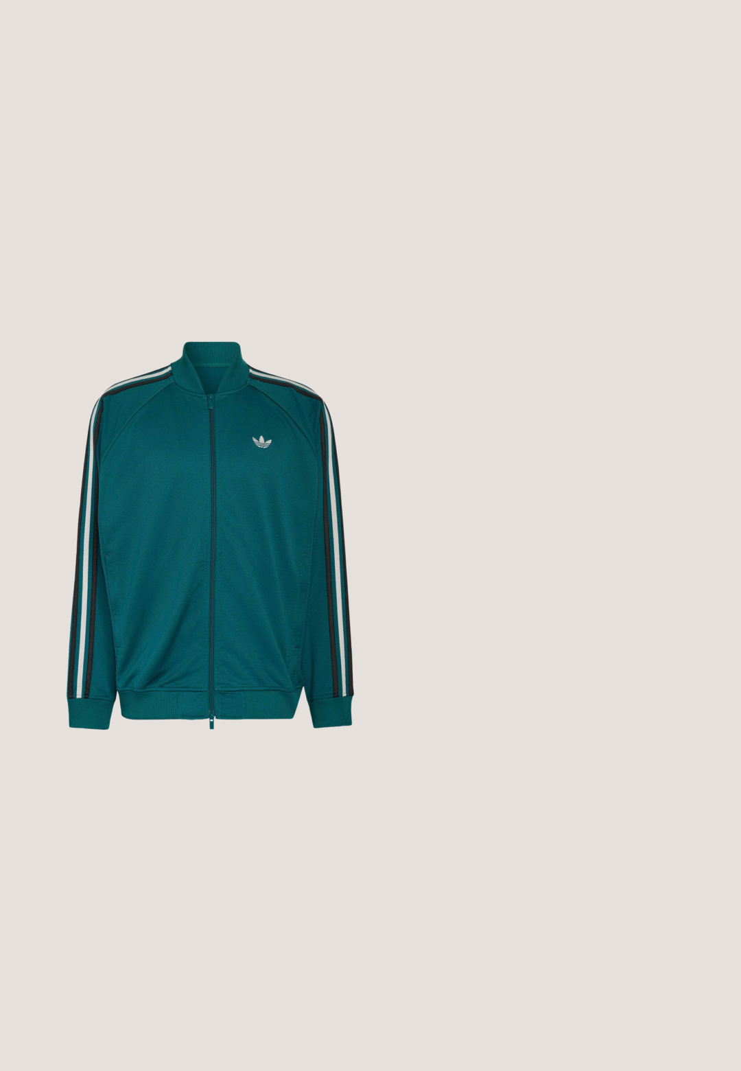 Chaqueta Adidas de cremallera completa en color teal con cuello y puños acanalados, rayas negras y blancas en las mangas y logo blanco de Adidas trefoil en el pecho.; Sudadera verde de tela suave, con un bolsillo canguro, rayas amarillas a lo largo de las mangas y un pequeño logo amarillo en el pecho.; Camiseta blanca con un gran logo negro de Adidas y seis coloridos Care Bears situados debajo del texto en la parte delantera.; Pantalones deportivos de color verde oscuro con cintura elástica, diseño de pierna recta y franjas laterales negras. Fabricados en tejido suave y elástico.; Zapatilla de ante turquesa con tres rayas negras, suela media blanca y suela de goma negra. Acentos texturizados en el talón y la lengua.; Bolso bandolera verde de Calvin Klein con bolsillo frontal con cremallera y correa negra ajustable sobre un fondo claro y liso.