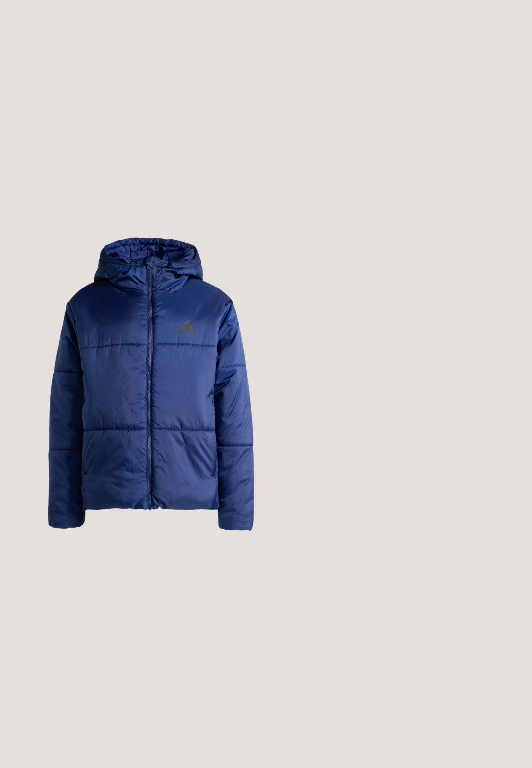 Chaqueta acolchada azul con capucha, cremallera frontal y logo sutil en el pecho izquierdo, mostrada sobre un fondo blanco.; Sudadera con capucha azul marino de manga larga con cuello alto y puños y bajo acanalados, vista desde el frente sobre un fondo blanco.; Camiseta de algodón azul con mangas cortas y cuello redondo. Logo blanco en forma de tres rayas diagonales en el pecho.; Pantalones jogger azul marino hechos de tela suave, con cintura elástica, bolsillos laterales con cremallera y costuras en tono uniforme. Logotipo de Adidas en la pierna.; Zapatilla de correr azul con suela beige y tres rayas beige en el lateral, con cierre de cordones y lengüeta en el talón.; Bolso bandolera azul marino hecho de un tejido duradero con cierre de cremallera, que cuenta con un bolsillo frontal y una correa ajustable. Textura suave con acentos en contraste.