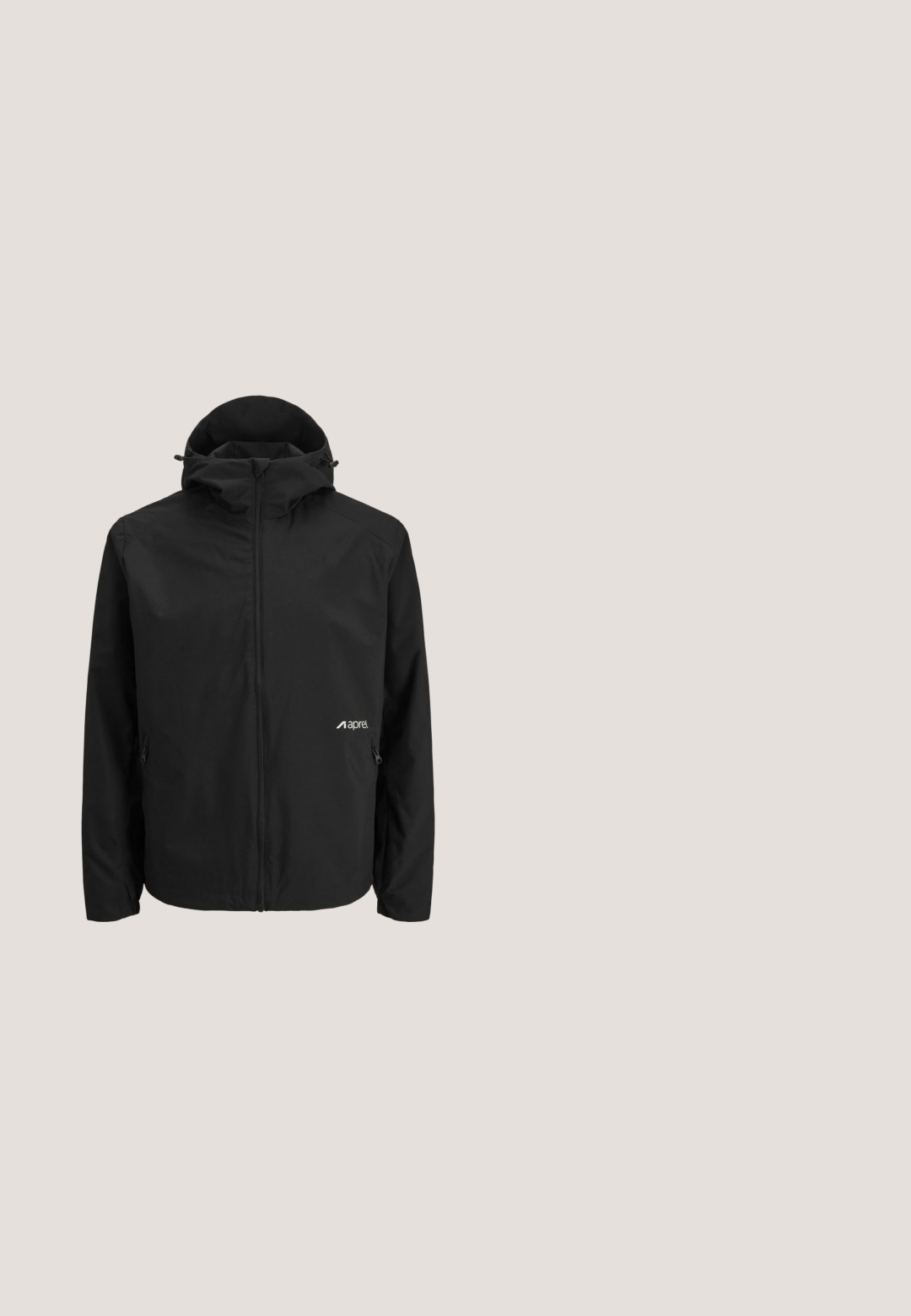 Sort vandtæt jakke med hætte, frontlynlås og to sidelommer. Har et logo på venstre side. Glat tekstur.; Sort hoodie lavet af blødt materiale, med en stor frontlomme, snoretræk og ribbede manchetter og kant. Enkel, ensfarvet design.; Sorte cargo bukser lavet af slidstærkt stof. Har flere sidelommer, knaplukning og en tapered ben-design. Flad front, ingen mønstre.; Sort taktisk støvle med en glat læderoverdel og stofpaneler, høj ankeldesign, snørebånd foran og slidstærk gummisål.; Sort G-Star RAW rygsæk med to vandrette justerbare stropper og spænder foran samt et lommelogo øverst.; Sort nylon bælte med en struktureret finish, der har en sort metalspænde og guld detaljer. Justerbar længde med branding på remmen.