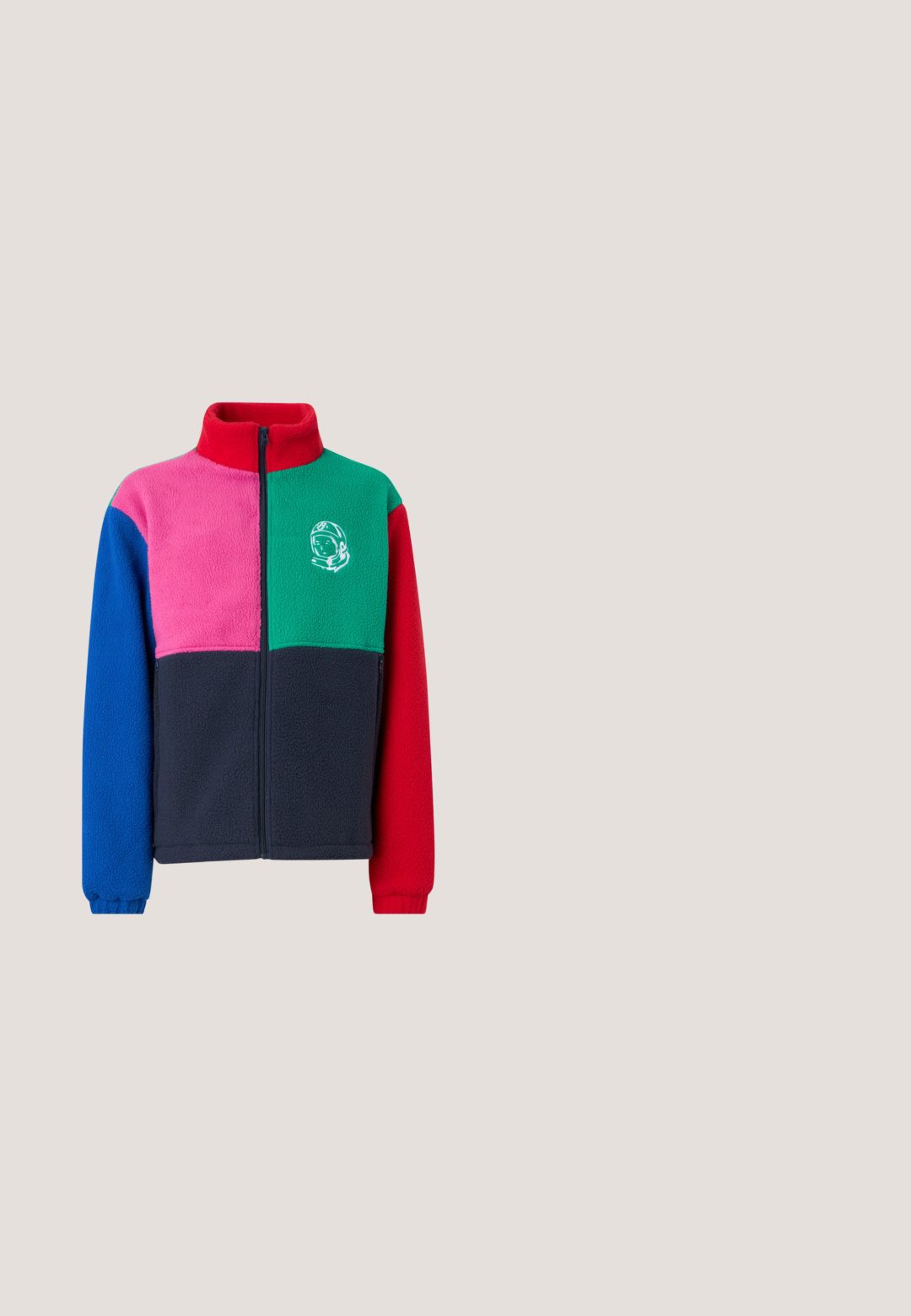 Veste en polaire avec un col montant, fermeture éclair et un design en couleurs unies rouge, vert, rose, bleu et marine, ornée d'un graphique d'astronaute.; Sweat à capuche bleu avec un graphisme sur le devant représentant des astronautes. Rayures jaunes sur les manches et texte assorti en jaune. Tissu doux, poche kangourou.; T-shirt surdimensionné marron foncé à manches courtes, col rond, et logo brodé discret sur la poitrine dans une couleur contrastante. Tissu en coton.; Pantalons cargo noirs en tissu durable, avec une coupe décontractée, des poches latérales et une fermeture à bouton. Texture lisse avec un léger éclat.; Baskets basses avec dessus gris, panneaux noirs et gris foncé, lacets noirs et semelle épaisse noire et verte.; Petit sac bandoulière rouge avec sangle noire réglable, cordons élastiques à l'avant et texte blanc "KARL LAGERFELD JEANS" sur la poche.