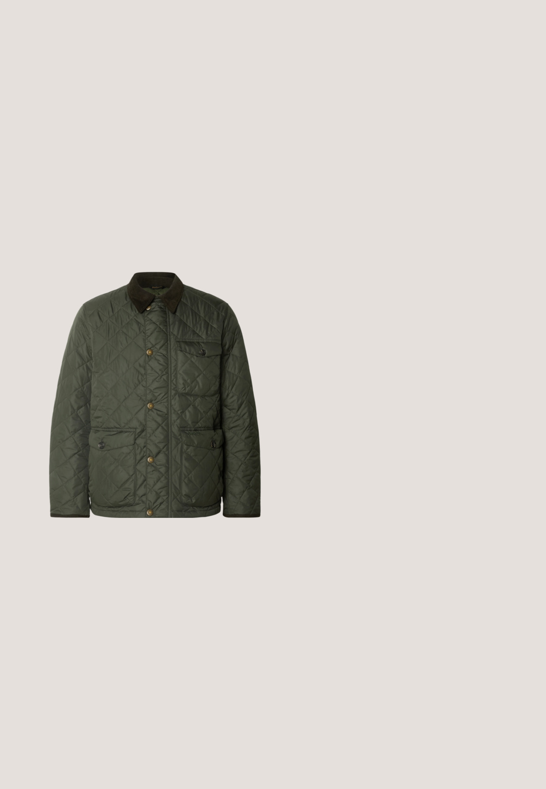 Barbour HORNBY JACKET - Jas - sage; Zwarte geribbelde trui met hoge kraag en een korte ritssluiting, voorzien van lange mouwen en een slim fit ontwerp.; Scotch & Soda REGULAR FIT SHIRT - Overhemd - sky captain; Rechtoe rechtaan donker olijfgroene chino-broek met een sluiting met een voorste knoop en rits, zij- en kleine schuin voorste zakken.; Bruine leren enkellaars, met een verwarmde kraag, vetersluiting aan de voorkant met metalen veterogen, gespsluiting aan de zijkant en een gestructureerde rubberen zool.; Groene stoffen schoudertas met bruine leren accenten, een voorflap, een verstelbare schouderriem en een ritssluiting aan de bovenkant. Voorzien van gouden hardware.