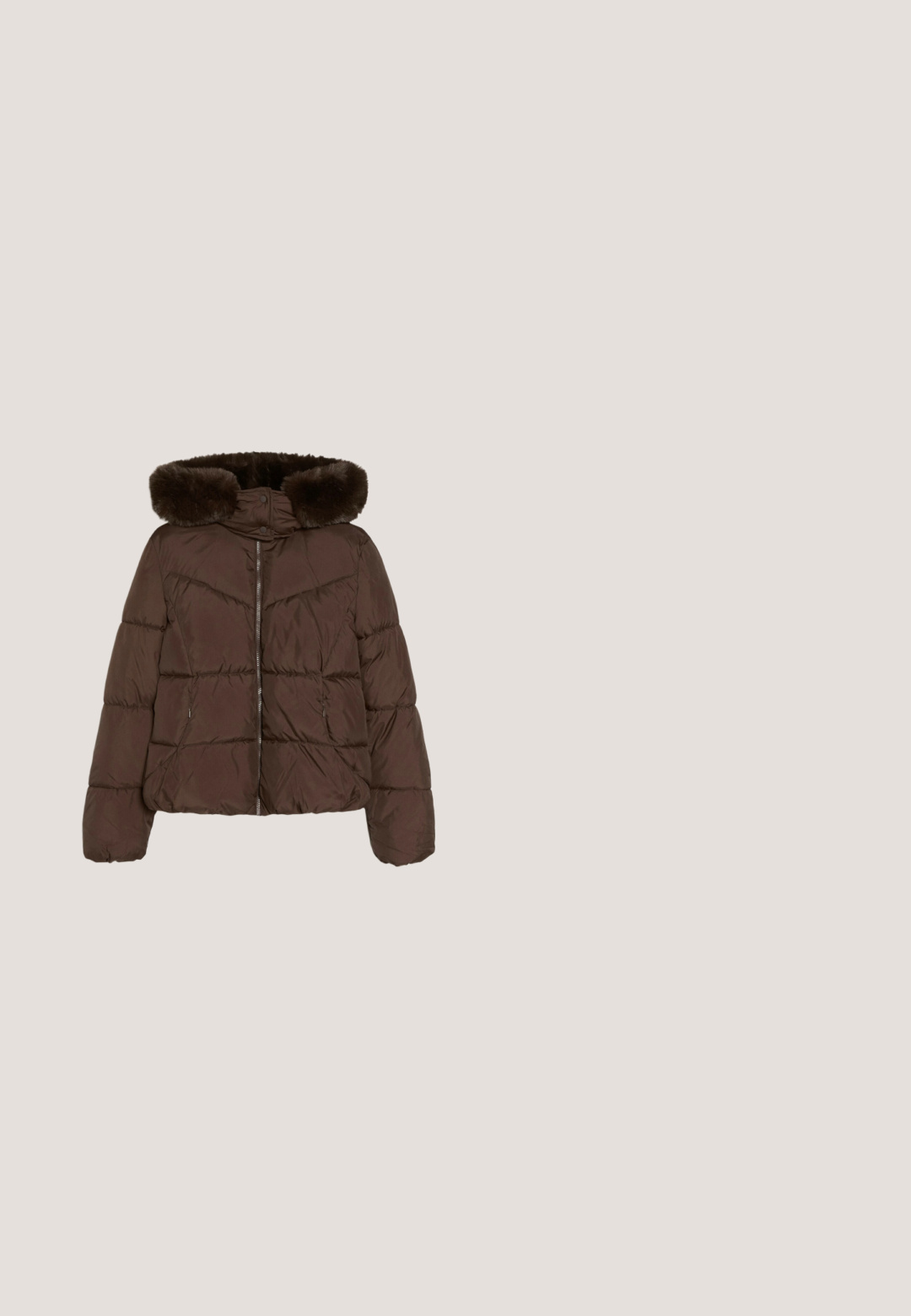 Veste d'hiver matelassée marron avec fermeture éclair à l'avant et col en fausse fourrure marron foncé, conçue pour temps froid.; Cardigan en maille marron duveteuse avec col rond et sept petits boutons sur le devant, présentant des manches longues et une coupe légèrement courte.; T-shirt col rond marron foncé en tissu tricoté doux avec une fine texture côtelée.; Pantalon de survêtement large marron foncé avec taille élastique et cordon, fabriqué en tissu doux.; Bottines en daim marron avec un intérieur en douceur, un détail de couture et une semelle en caoutchouc texturée pour une meilleure adhérence. Une boucle à l'arrière pour un enfilage facile.; Sac en cuir marron avec un design ample et décontracté. Équipé d'une poignée en boucle et d'une ouverture en V profonde pour un accès facile. Texture douce, style minimaliste.