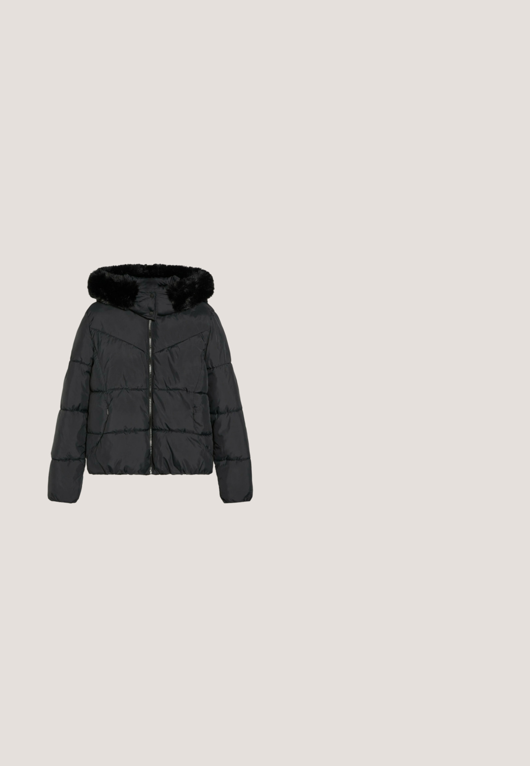 Veste d'hiver matelassée noire avec fermeture éclair à l'avant et capuche doublée de fausse fourrure douce, manches longues et poches latérales.; Pull en polaire noir avec col montant, fermeture éclair à mi-hauteur à l'avant et logo brodé. Manches et ourlet côtelés, texture douce, coupe décontractée.; Haut à manches longues noir avec col montant, fabriqué en tissu lisse et extensible ; design ajusté avec un col haut et sans motifs ni accents visibles.; Leggings noirs en tissu extensible avec une large taille. Présentent une texture lisse et sans motifs ni éléments visibles.; Bottes noires à cheville avec une texture en fourrure sur le dessus, des accents en cuir, un bout rond et une semelle noire épaisse avec un laçage simple.; Sac à main rectangulaire noir en fausse fourrure avec deux poignées courtes et logo LIU JO embossé à l’avant.