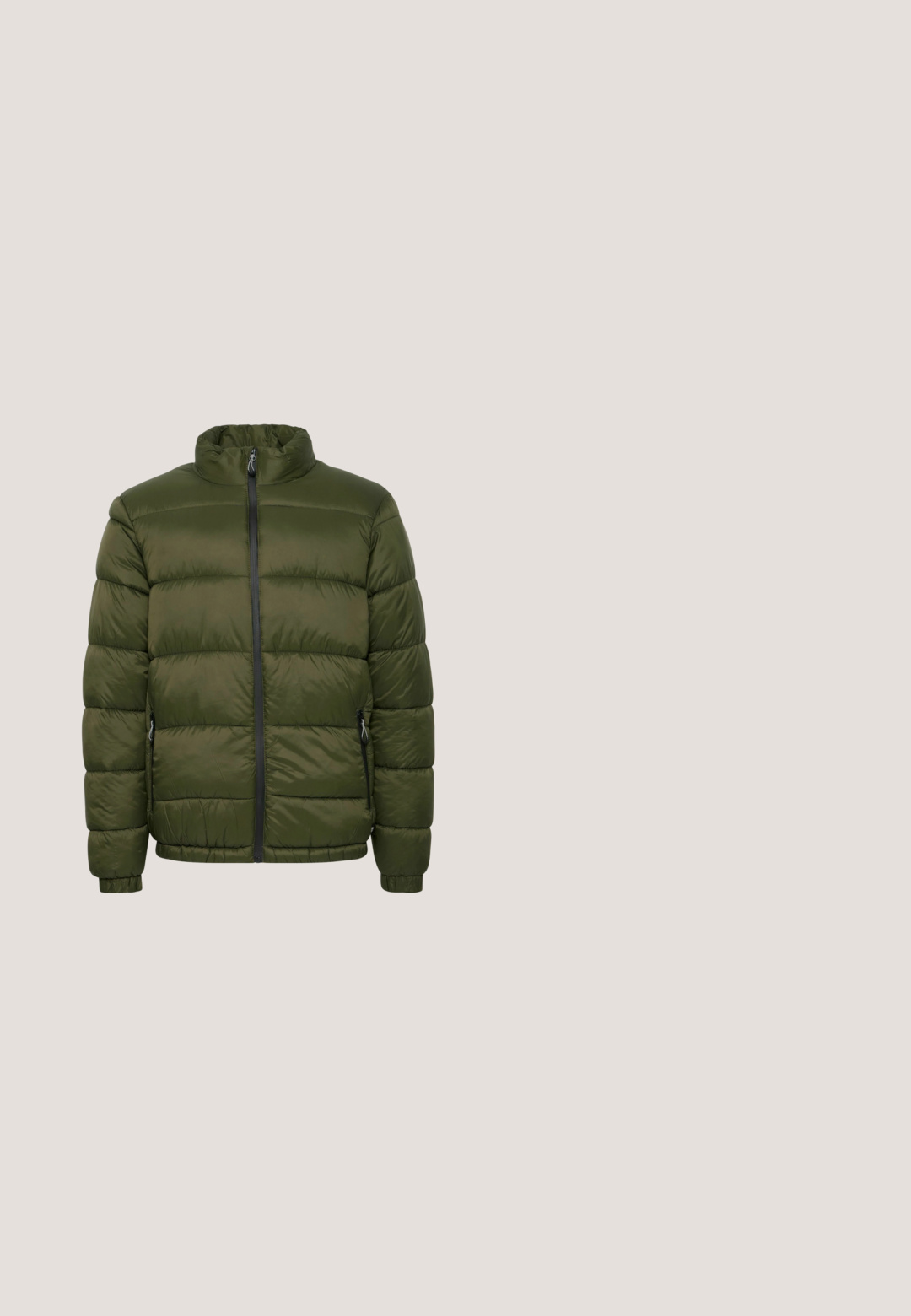 Olijfgroen pufferjack met een hoge kraag, ritssluiting aan de voorkant en zijzakken; heeft een gladde, glanzende textuur en gestikte panelen.; Blend BHBASIM HEAVY KNIT ROLLNECK - Trui - black; Zwart T-shirt met een afbeelding van een egel die een blauwe jas, rode broek en donkere sneakers draagt en met de handen in de zakken staat.; Donkerblauwe denim jeans met een rechte pijp, voorzien van riemlussen, vijf zakken en een contrasterende stiksels langs de naden.; Bruine en zwarte middelhoge wandelschoen met een gestructureerd leren bovenwerk, rubberen zool, vetersluiting en versterkte neus.; Zwarte leren messengertas met een textuuroppervlak, ritssluiting, verstelbare band en een frontale streep met rode, witte en blauwe details.