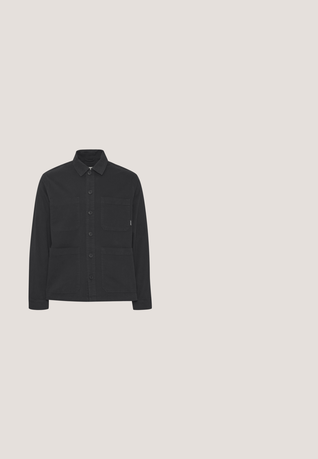 Schwarze Jacke aus Baumwollmischung, mit Knopfverschluss, Punktkragen, zwei Brusttaschen und zwei unteren Taschen, im geraden Schnitt.; Grau gestrickter Pullover mit rundem Halsausschnitt, gerippten Ärmelbündchen und unterem Saum. Verfügt über ein strukturiertes Muster und Raglanärmel für zusätzlichen Komfort.; Schwarzes Baumwoll-T-Shirt mit Rundhalsausschnitt, kurzen Ärmeln und einer linken Brusttasche. Glatte Textur mit klassischer Passform.; Schwarze Skinny-Jeans aus leichtem Stoff, mit einem Frontknopfverschluss, fünf Taschen und dezenten Nahtdetails.; Marco Tozzi BY GUIDO MARIA KRETSCHMER - Schnürstiefelette - black; Schwarze Leder-Umhängetasche mit einem überklappbaren Deckel, verstellbarem Schultergurt und dezentem Branding-Detail auf der Vorderseite. Glatte Textur.