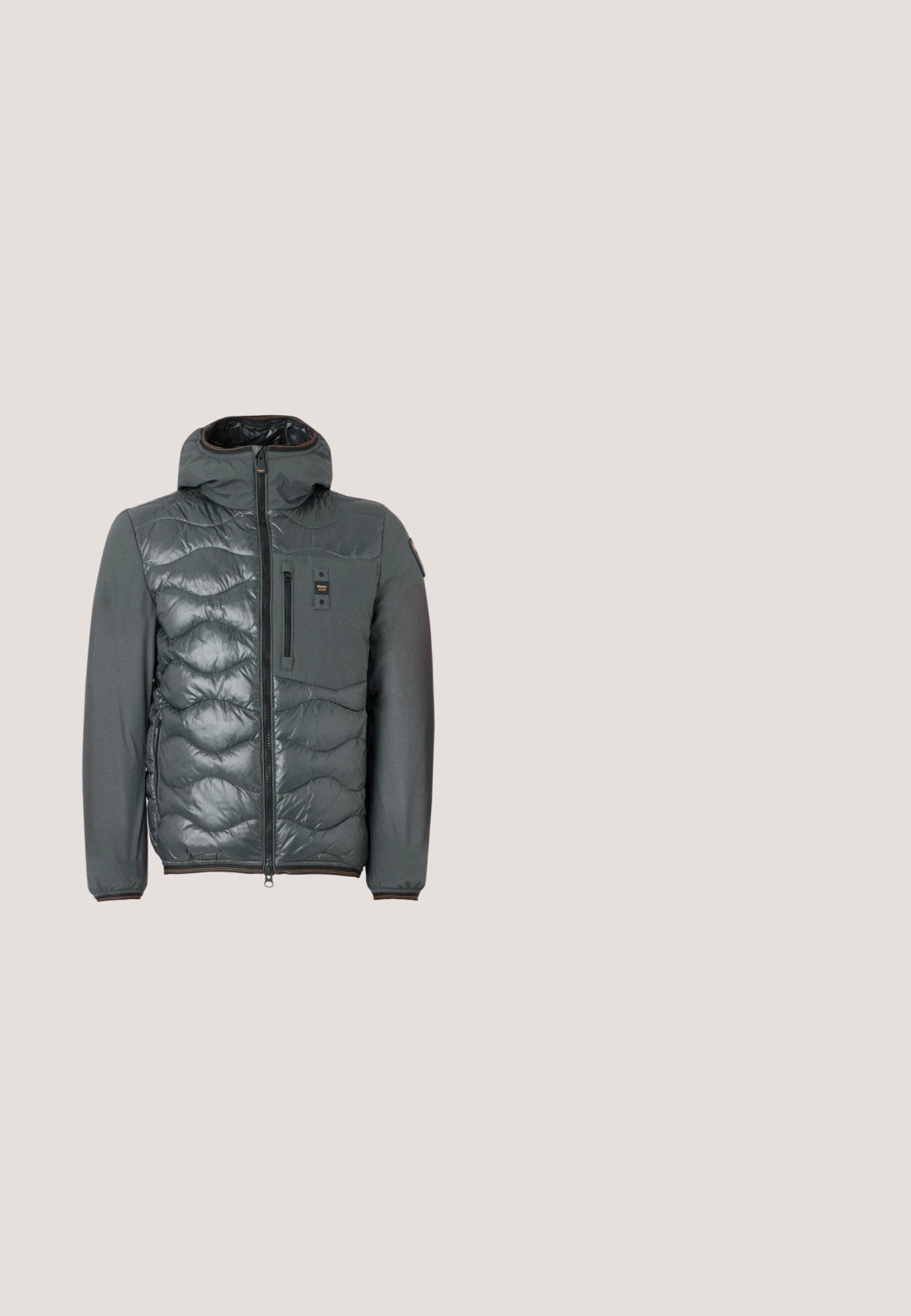 Veste matelassée gris foncé avec capuche. Présente une combinaison de surfaces brillantes et mates, une fermeture éclair et une poche poitrine.; Polo en maille gris clair à manches longues avec poignets et ourlet côtelés, petit logo sur la poitrine et étiquette de la marque Diesel à l’intérieur du col.; T-shirt en coton blanc avec un logo gris en forme de losange sur la poitrine gauche. Manches courtes, col rond et coupe standard.; Jean en denim gris foncé avec une silhouette évasée, dotée d'une fermeture à bouton, de cinq poches et d'un léger délavage à l'avant.; Baskets hautes en suede marron avec un laçage à l'avant, semelle en caoutchouc et une languette au dos. Présente un logo sur le côté.; Valentino Bags AXEL - Sac à main - khaki