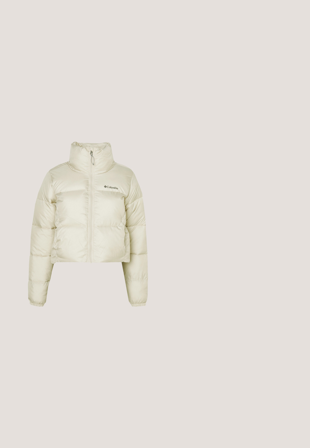 Veste courte en doudoune beige clair, fabriquée en nylon avec une texture lisse, col haut, fermeture éclair pleine longueur et poignets élastiques.; Sweat à capuche beige avec une poche avant, des poignets côtelés et une capuche à cordon. Texte "PECADOR PGDR" imprimé sur la zone de la poche.; T-shirt en coton beige avec une coupe surdimensionnée, des manches courtes, un col rond et le texte noir centré "PEGADOR". Pas de motifs ni de détails supplémentaires.; Pantalons cargo beiges avec une taille élastique, deux poches latérales et des accents en maille ; fabriqués en tissu léger et texturé.; Des sneakers blanches avec un dessus en maille texturée, une semelle épaisse et des accents rayés. Dotées de lacets tressés et d'un logo noir sur la languette.; Sac d'épaule beige en forme de demi-lune avec une texture douce et rembourrée. Comprend une bandoulière réglable et une fermeture éclair sur le bord supérieur.