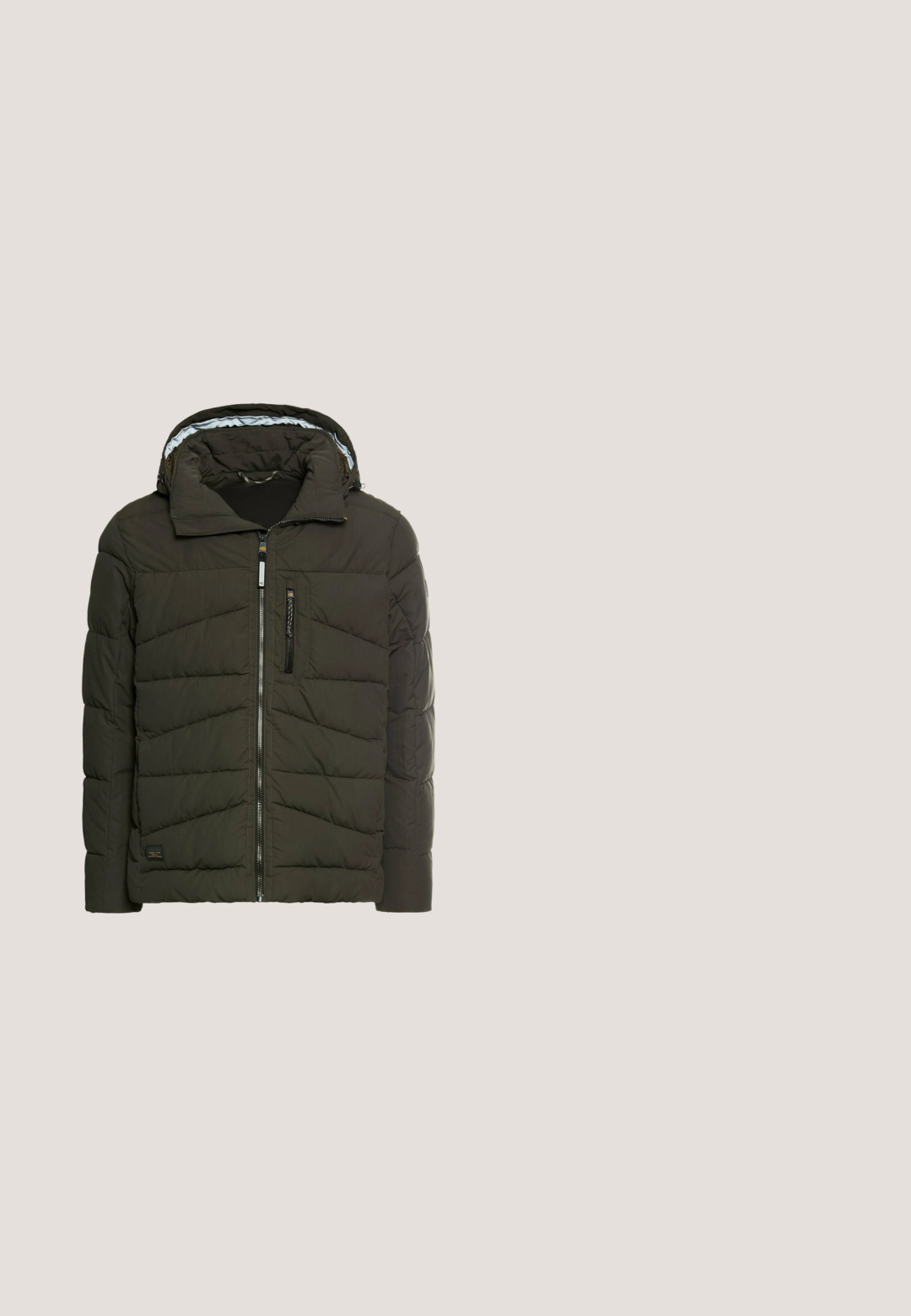 Donkergroene pufferjack met capuchon, rits aan de voorkant en chevron-quiltpatroon. Inclusief een borstzak met rits.; Zwarte coltrui met lange mouwen, gemaakt van gladde, zachte stof. Heeft een aangesloten hals en geribbelde manchetten en zoom. Eenvoudig ontwerp.; Lichtgroene crewneck t-shirt van zachte stof, korte mouwen, normale pasvorm, gladde textuur, met een klein label aan de onderzijde.; Zwarte denim wijde broek met knoopsluiting, vijf zakken en een licht vervaagde textuur. Rechte snit van taille tot zoom.; Zwarte enkellaarsjes van suède, met een dikke rubberen zool met grip, ronde neus en vetersluiting; inclusief een groene hielinzet.; bugatti Schoudertas - schwarz