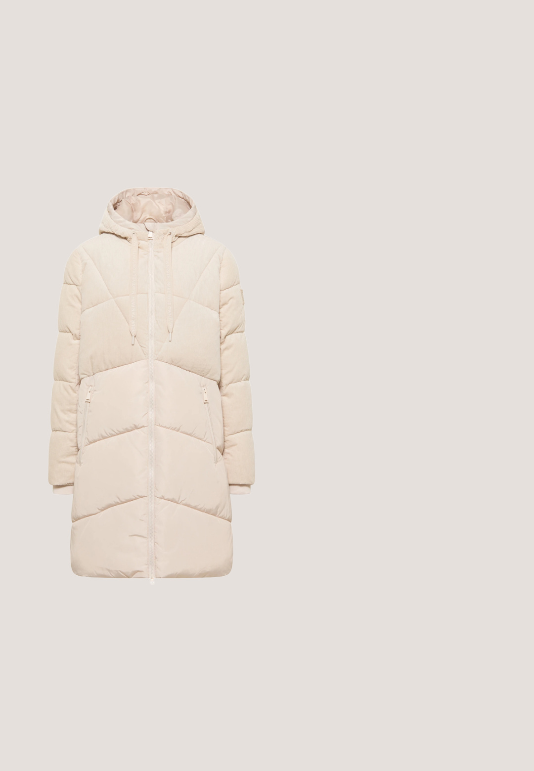 Hellbeige Daunenjacke mit Kapuze. Verfügt über ein gestepptes Design, einen Frontreißverschluss und Seitentaschen. Weicher, texturierter Oberkörper mit glattem unteren Abschnitt.; Elfenbeinfarbener Cardigan aus weichem Stoff mit Rundhalsausschnitt. Mit einer durchgehenden Knopfleiste mit fünf bronzefarbenen Knöpfen und gerippten Bündchen.; Kurzärmeliges Stricktop mit horizontalen pinkfarbenen und dunkelroten Streifen sowie einem abgerundeten Ausschnitt.; Gestuz SUMMER WIDE - Wide Leg - unwashed denim; Braune Wildleder-Stiefelette mit einem weichen weißen Futter, runder Spitze, dicker Sohle und zwei dekorativen goldfarbenen Nieten an der Seite.; Burgunderfarbene Handtasche aus Kunstleder mit runder Form, zwei langen Griffen und strukturiertem Finish. Verfügt über schützende Metallfüße an der Unterseite.