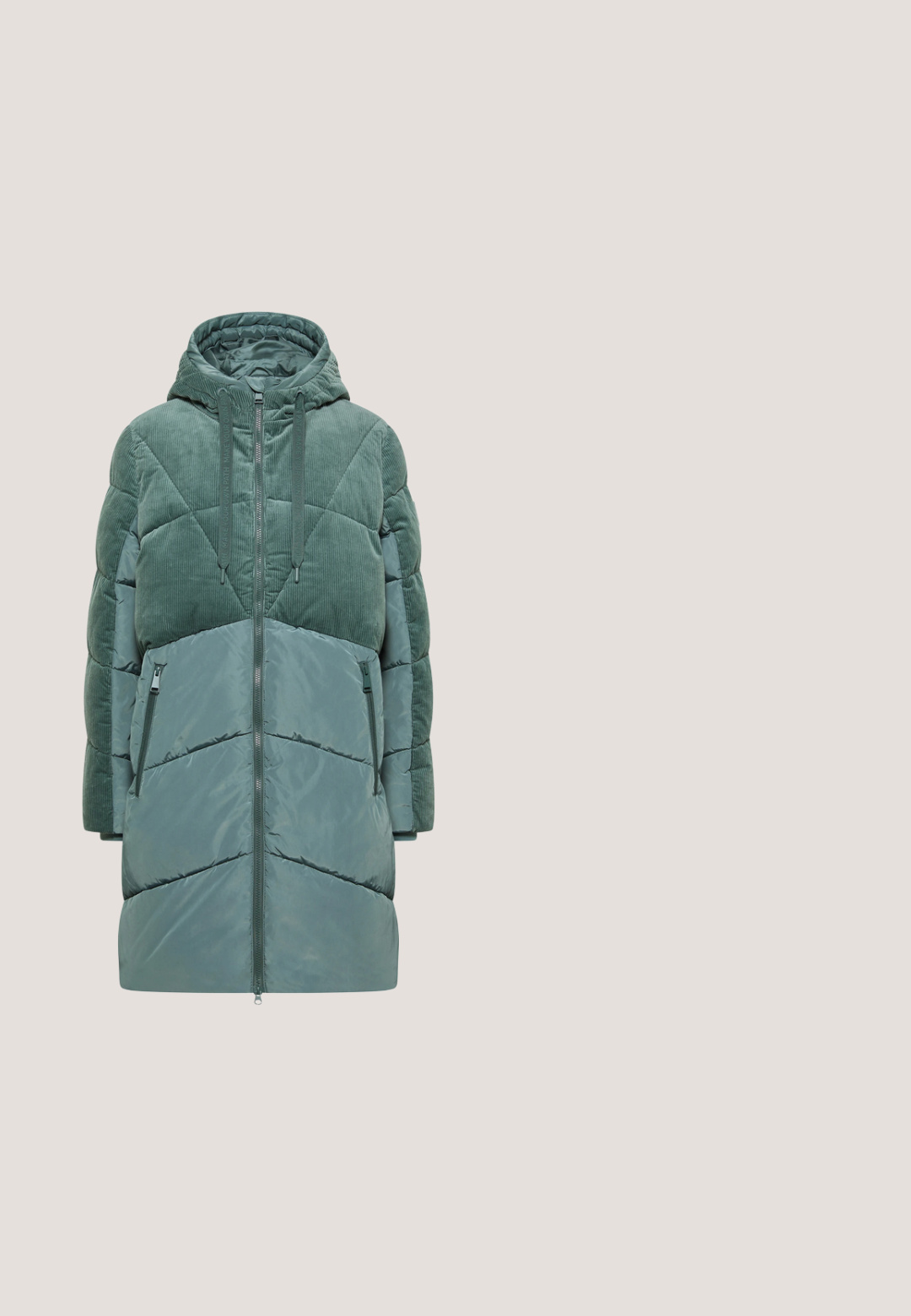 Polstret jakke i afdæmpet grøn med corduroy og glatte stof teksturer, en hætte og lynlåslommer, der har et geometrisk design.; Striktrøje i lys lavendel med et struktureret diamantmønster, rund halsudskæring og 3/4 ærmer; bølget kant forneden.; Lyseblå bomulds t-shirt med korte, rullede ærmer, rund halsudskæring og en løs pasform. Glat tekstur, ingen mønstre eller accenter synlige.; Blå denim skinny jeans med høj talje, fem lommer og lynlåslukning. Stoffet har en let falmet tekstur med kontrasterende syninger.; Lyseblå ruskindssneaker med orange snørebånd, striber og hælflap, der har en tekstureret gummisål.; Lyseblå crossbody-taske i syntetisk læder med lynlåslukning, fletkant og justerbar rem. Har en sølvfarvet logo foran.