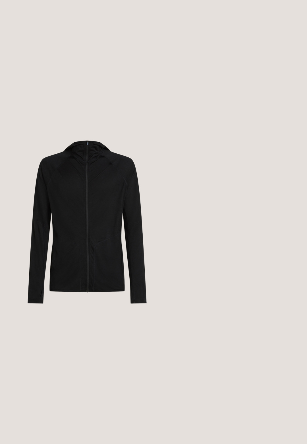 Zwarte slim-fit jas met capuchon, lange mouwen en ritssluiting aan de voorkant.; Zwart jas met ritssluiting, met gestructureerde strepen op de mouwen, een hoge kraag, twee voorzakken en de tekst "RETERNITY" op de linkerborst.; Zwart actief t-shirt met korte mouwen en ronde hals, met subtiele logo's op de mouwen en onderzoom, maat medium.; Vaude MENS MATERA WARM  - Lange fietsbroek met bandjes - black; Lage zwarte leren sneaker met veter aan de voorkant, gestructureerde zool en een klein rood logotabje op de tong, zijaanzicht.; Zwarte schoudertas met een gestructureerd ontwerp met rasterpatroon, verstelbare riem en ritssluiting met zilverkleurige metalen accenten.